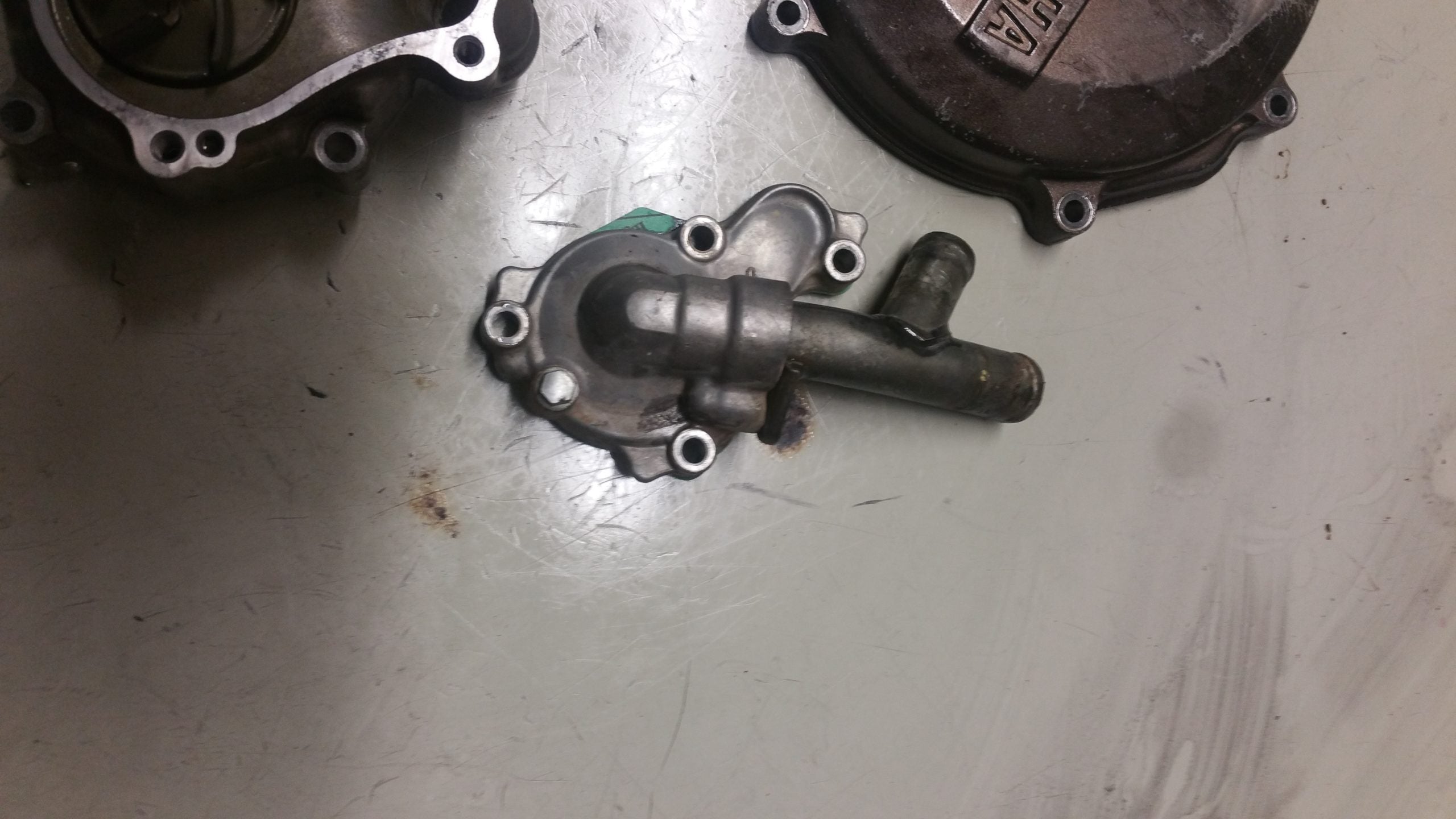 Carter de pompe a eau yamaha 450 yzf 2010