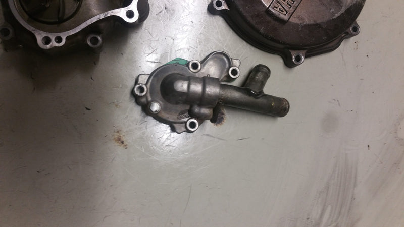 Carter de pompe a eau yamaha 450 yzf 2010-1