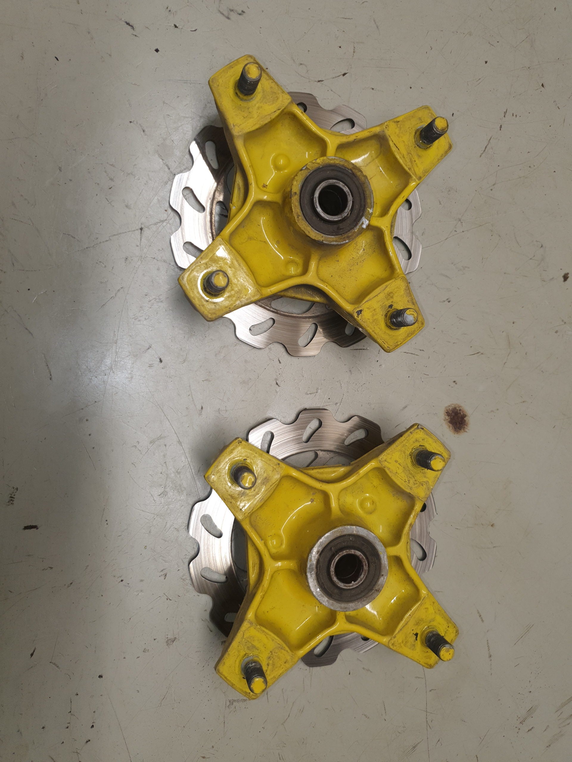Moyeux avant a l'unité suzuki 450 ltr