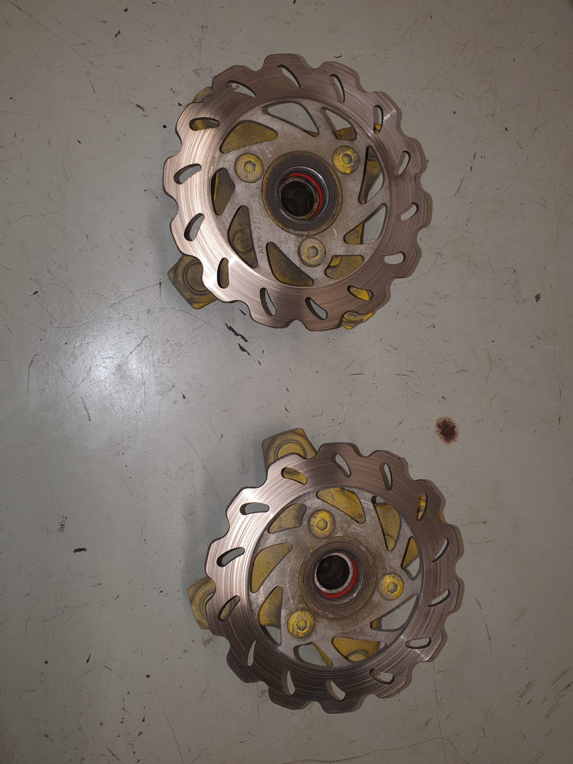 Moyeux avant a l'unité suzuki 450 ltr