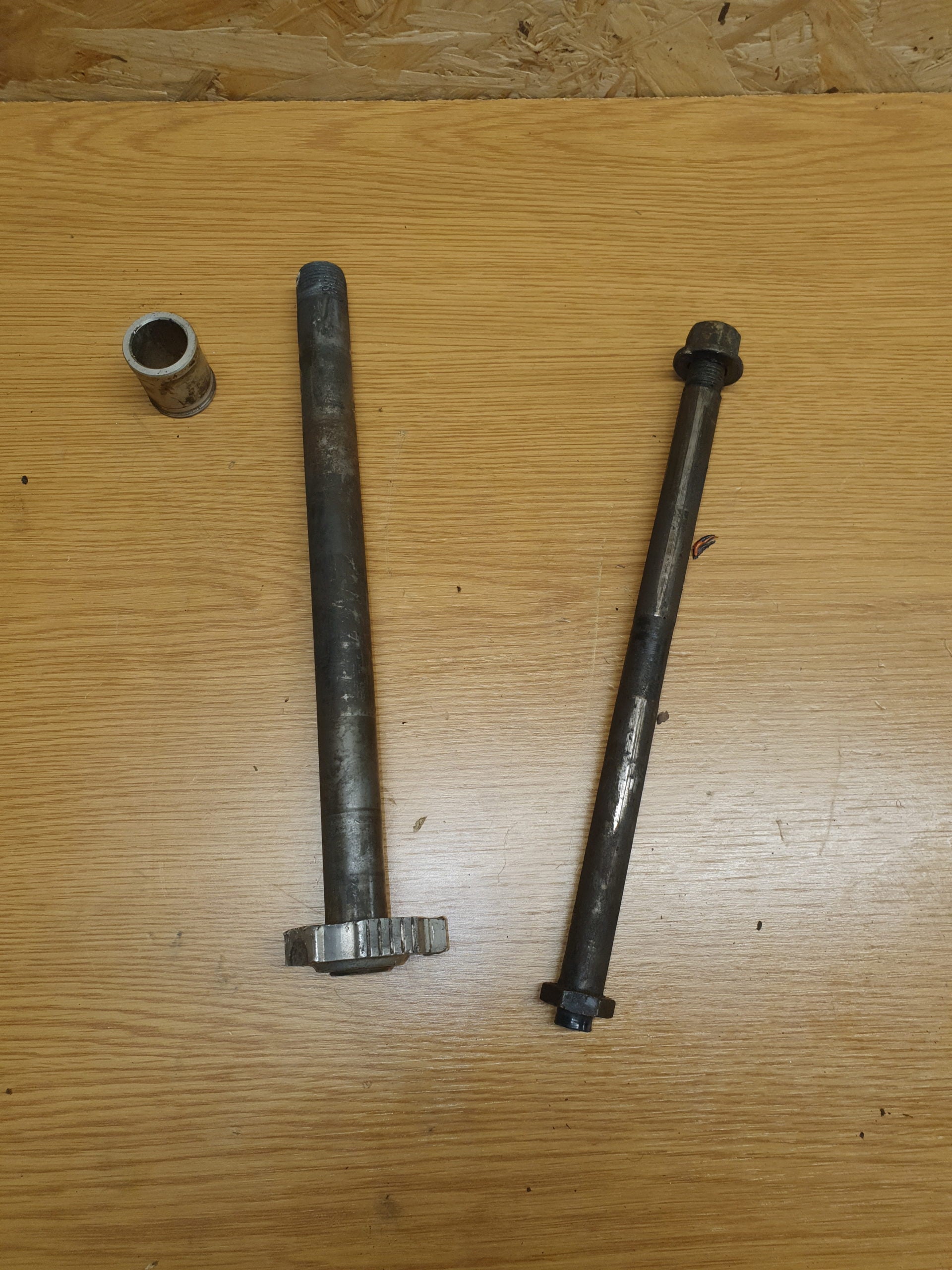 paire d'axes de roues ktm 450 sxf 2003