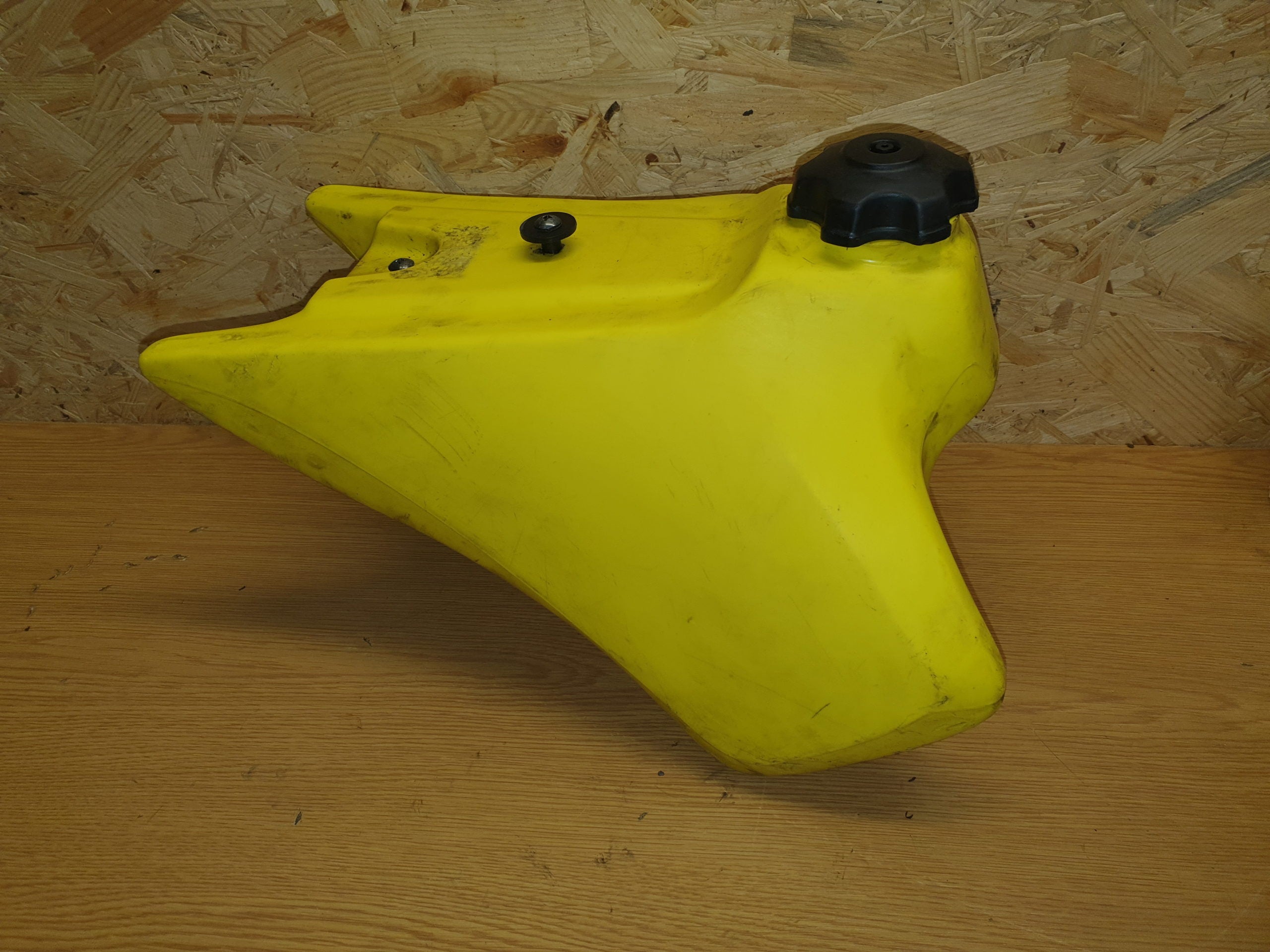 Réservoir suzuki 80 rm