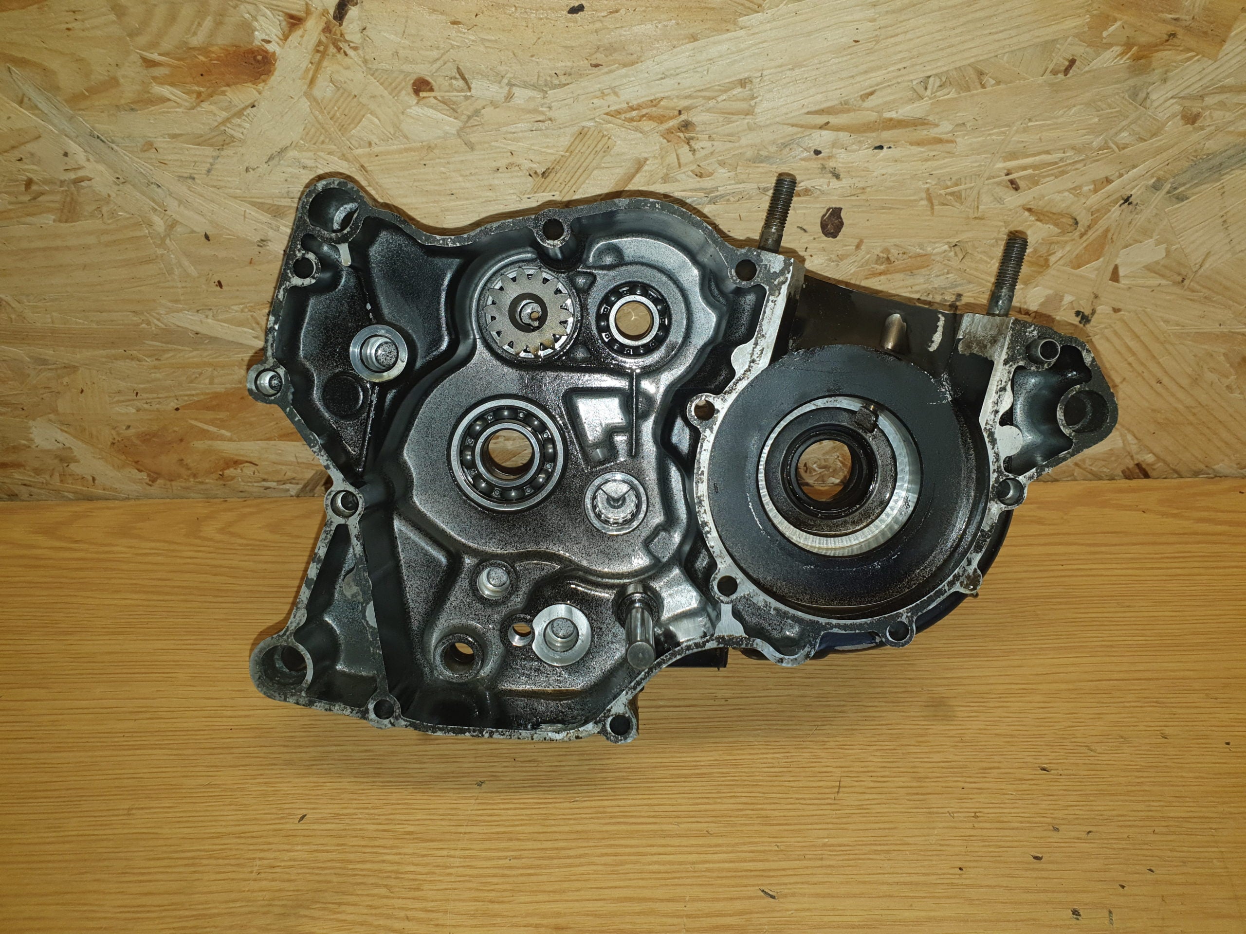Carter moteur gauche honda 200 mtx