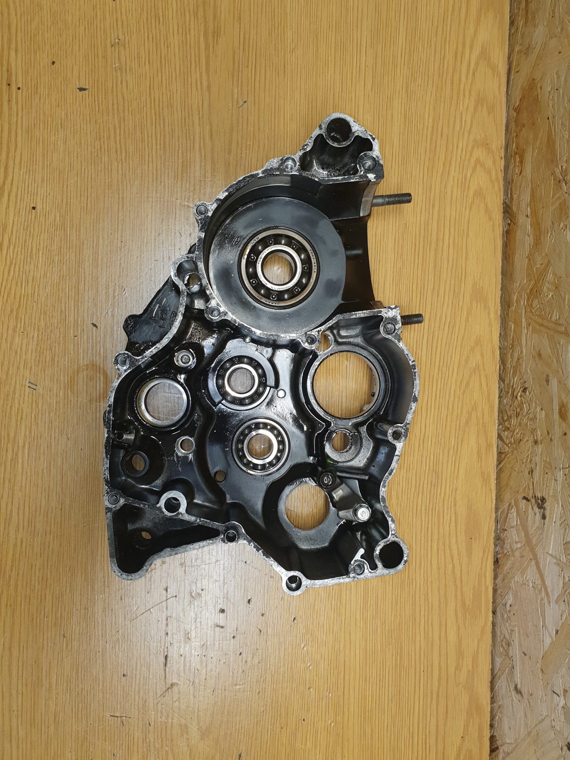 Carter moteur droit honda 200 mtx-1