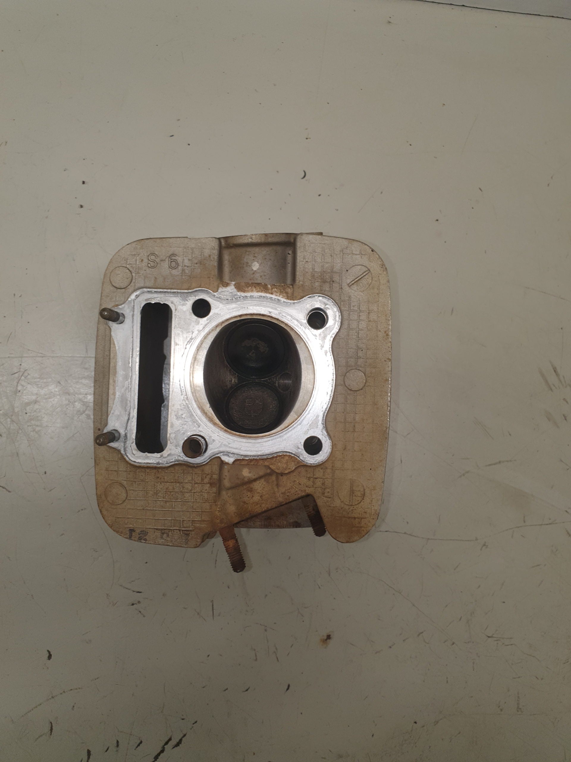Culasse SUZUKI 250 LTZ