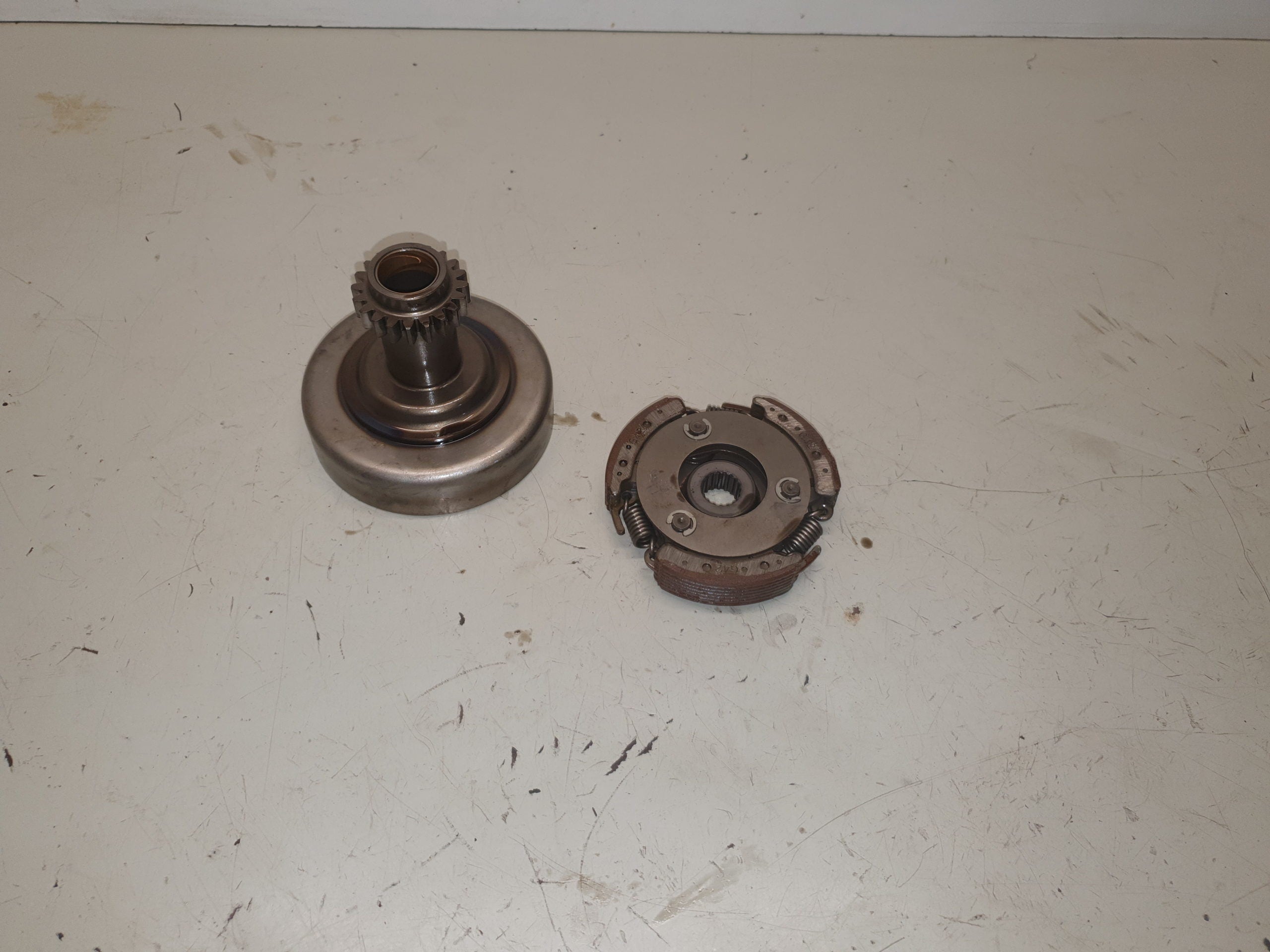 Embrayage et cloche suzuki 250 ltz