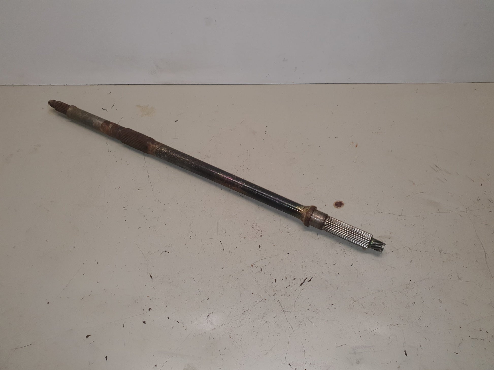 axe de roue arrière SUZUKI 250 LTZ-1