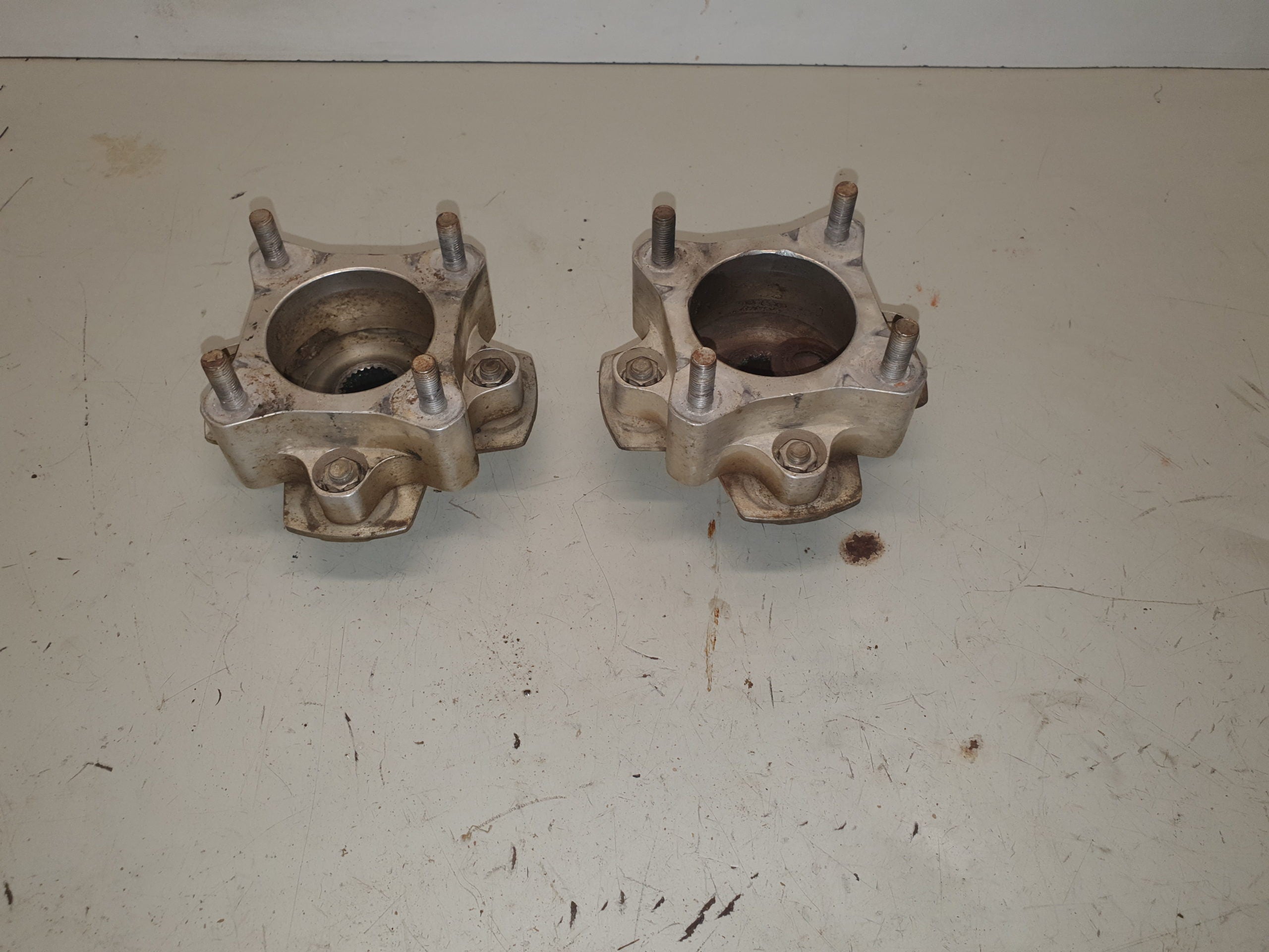 paire de moyeux roue arrière SUZUKI 250 LTZ