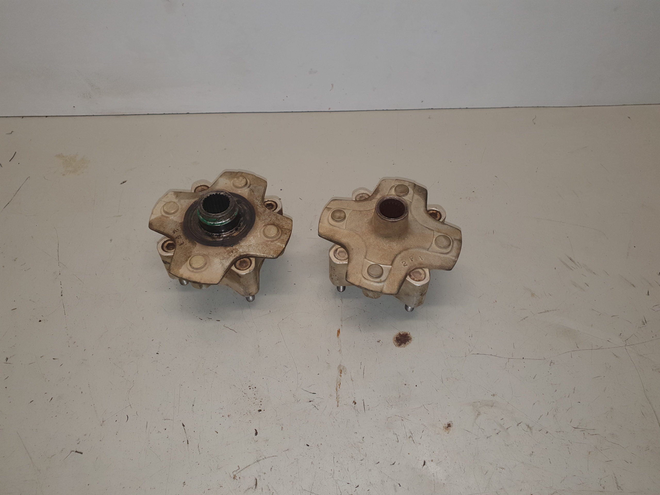 paire de moyeux roue arrière SUZUKI 250 LTZ