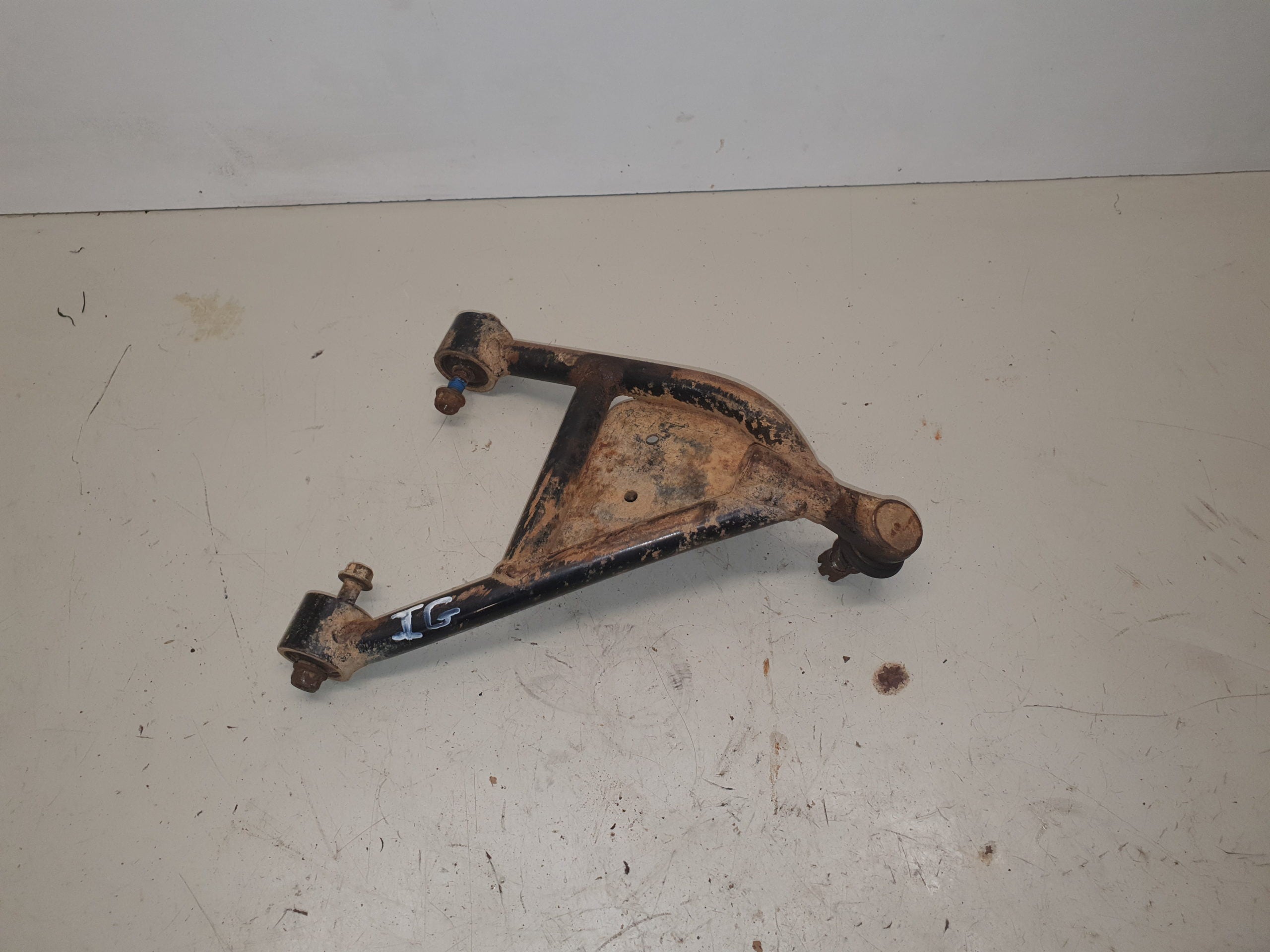 triangle inférieur gauche suzuki 250 ltz