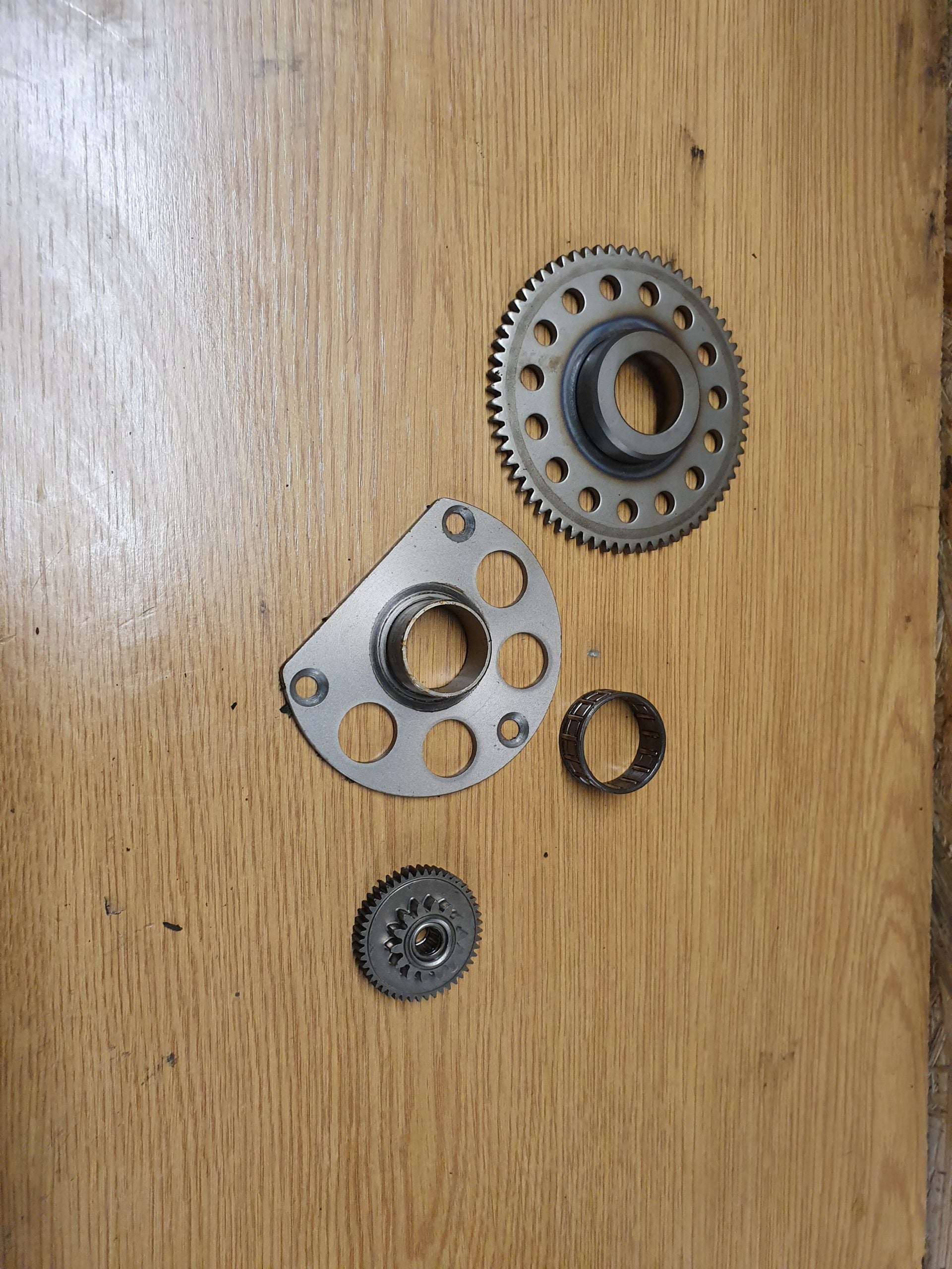pignon et support démarreur yamaha 125 dtr 3MB-1