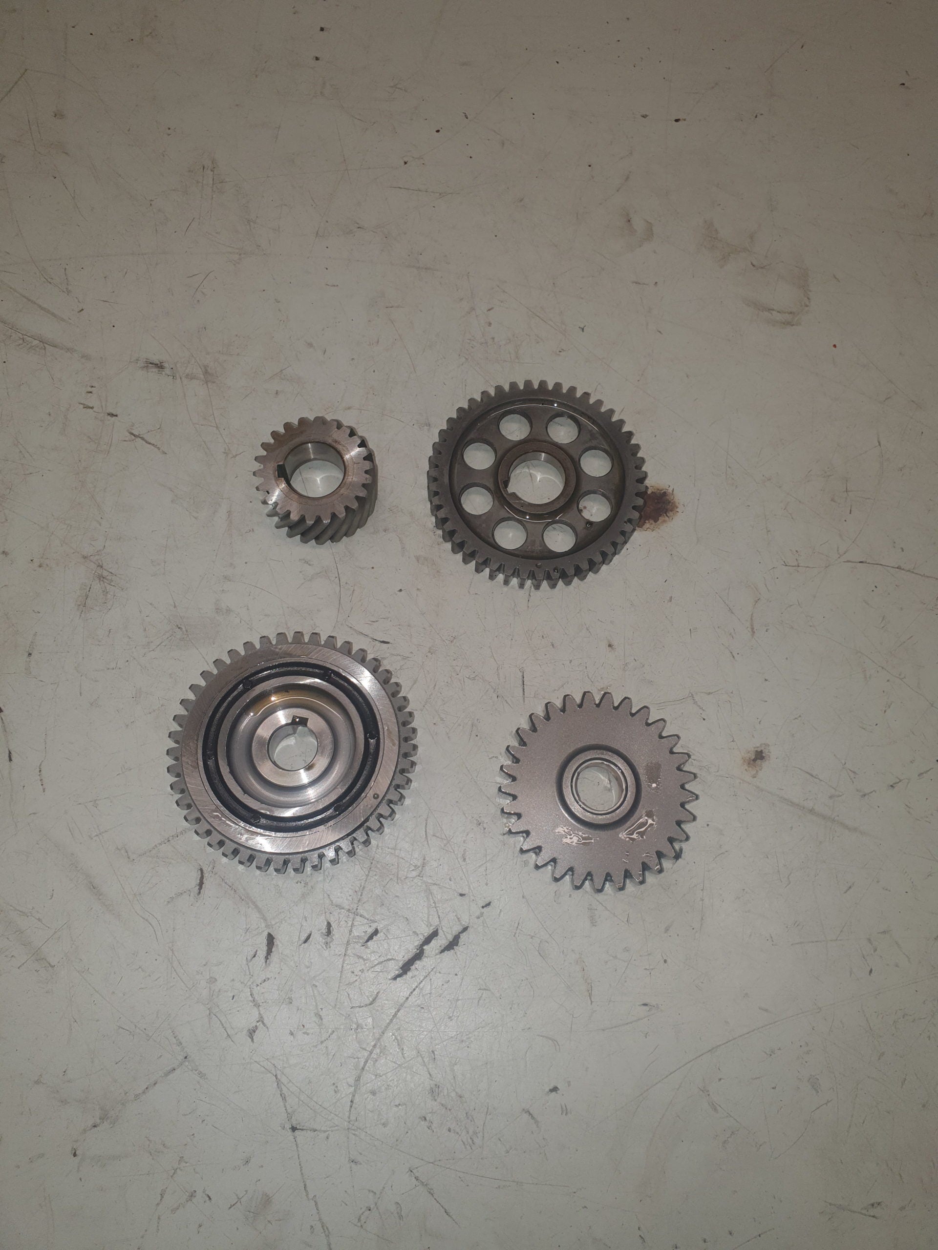 lot pignons yamaha 125 dtr 3MB