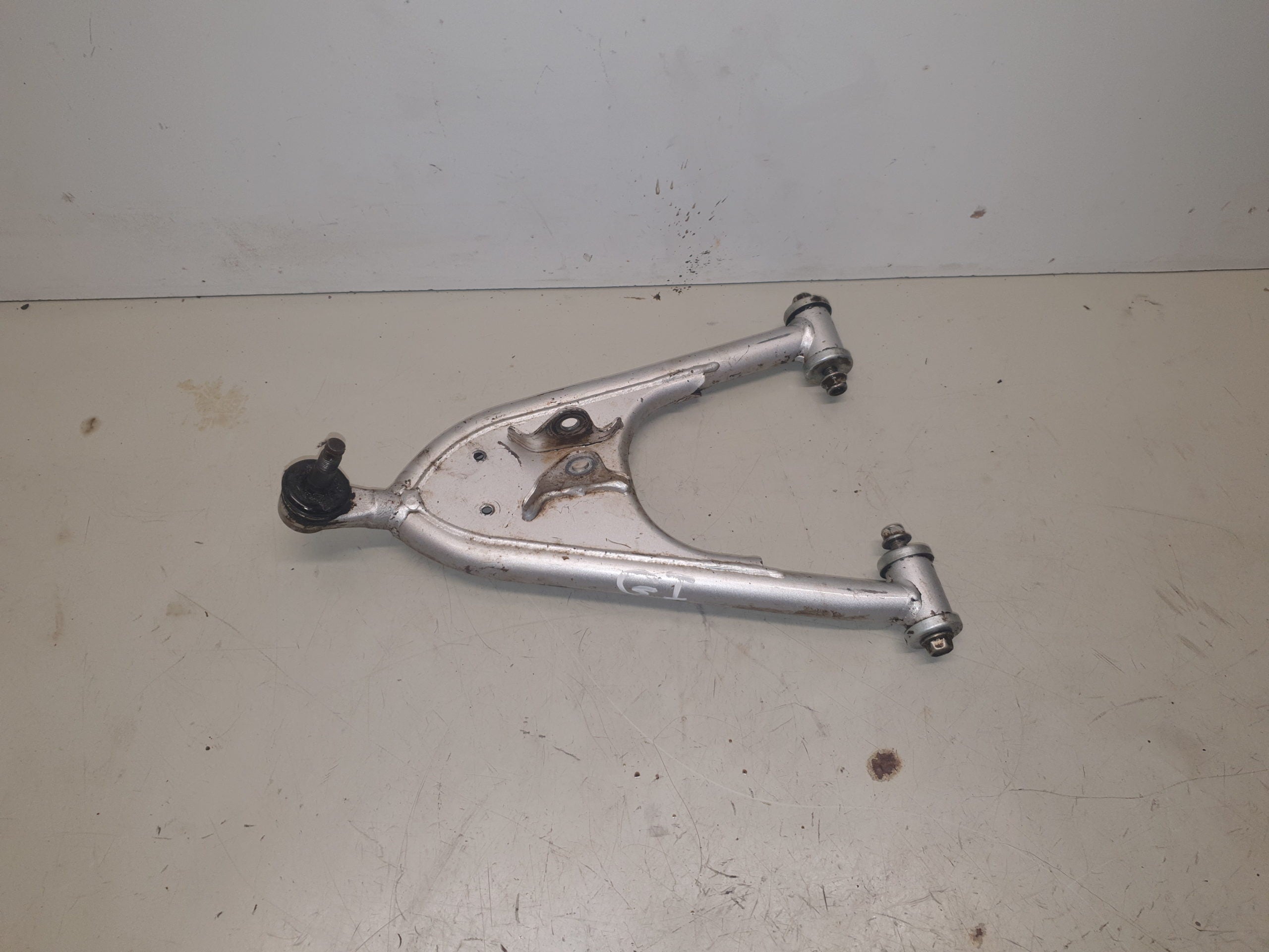 triangle inférieur gauche suzuki 400 ltz