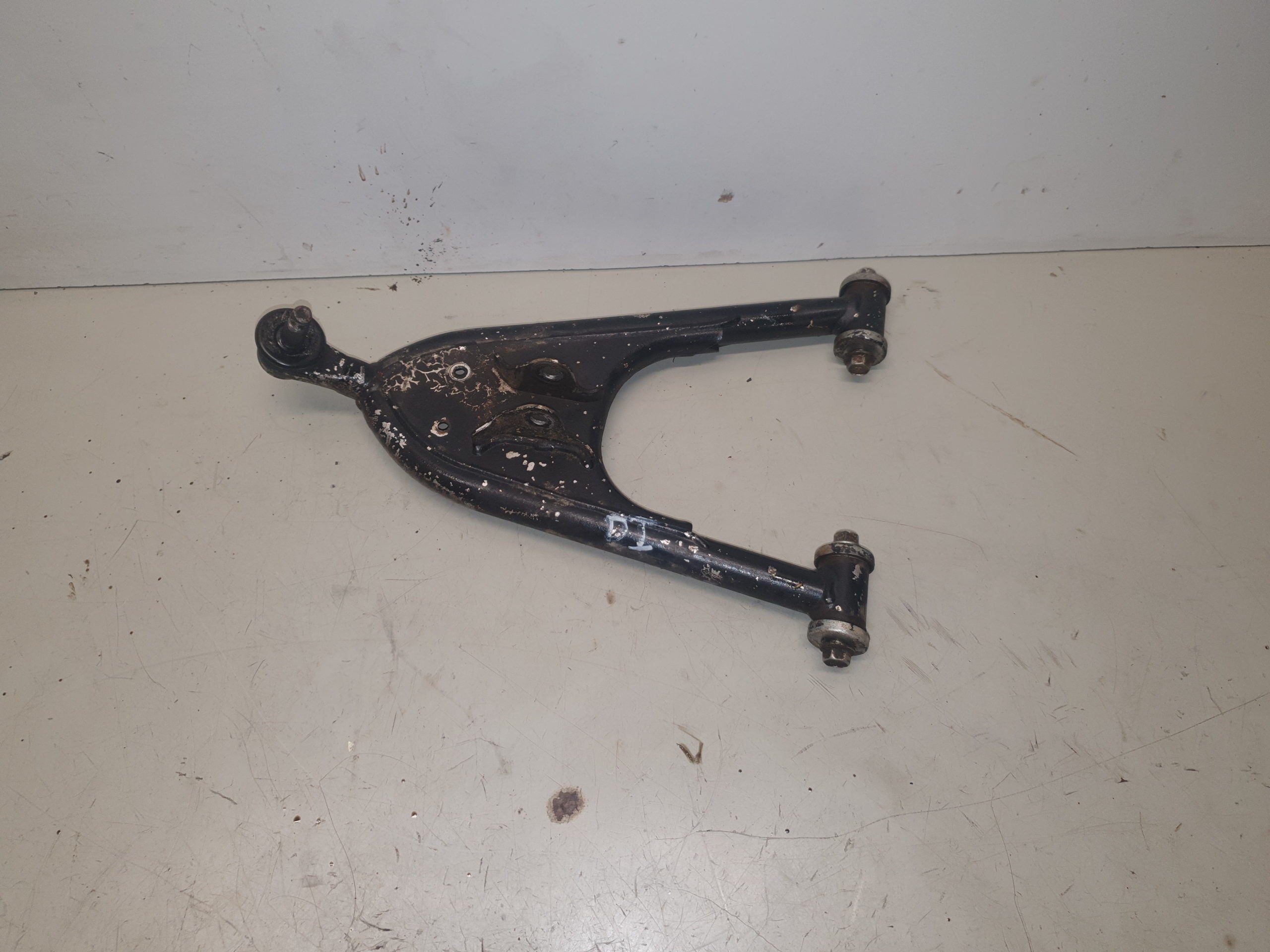 triangle inférieur droit suzuki 400 ltz