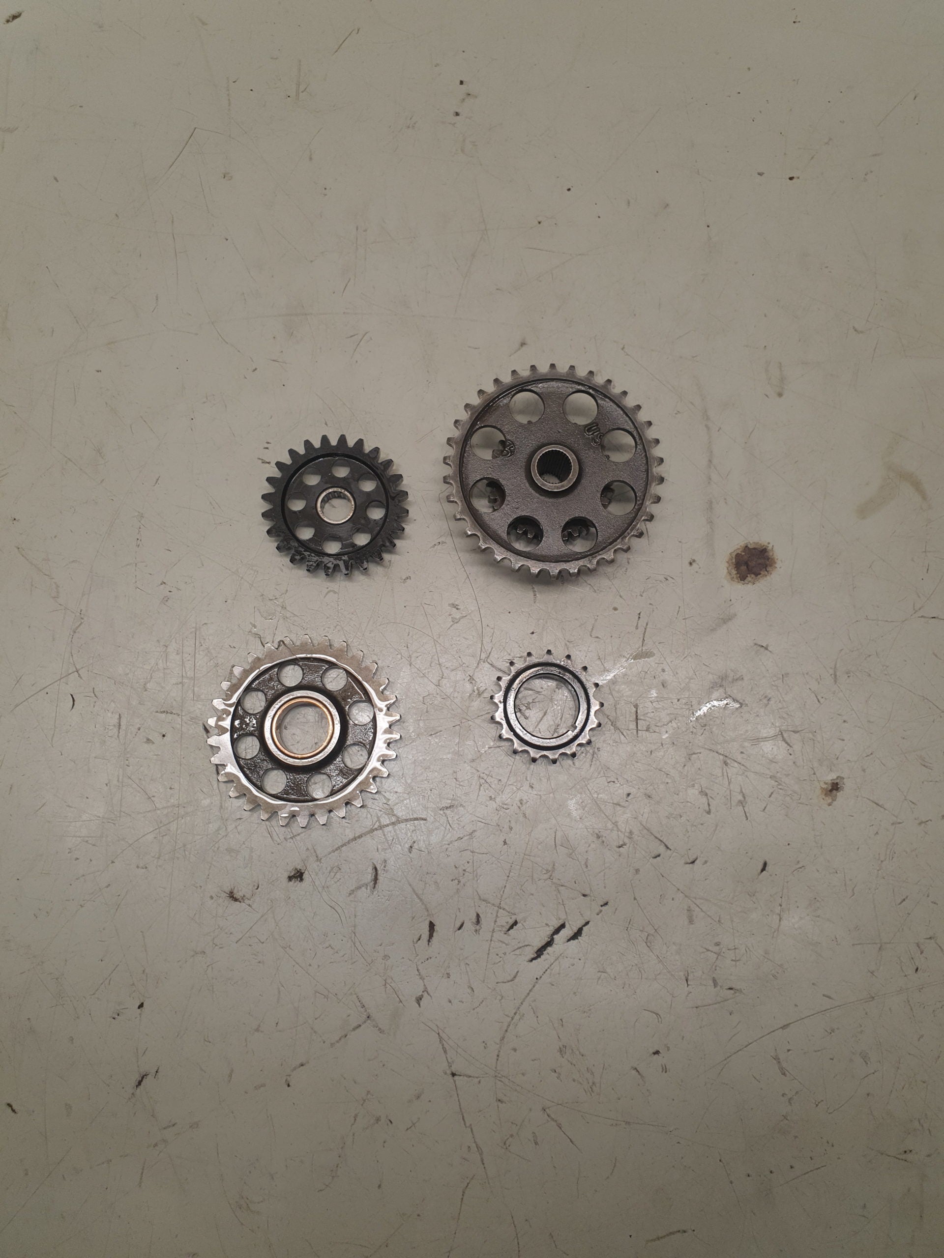 Lot pignons husqvarna 250 tc