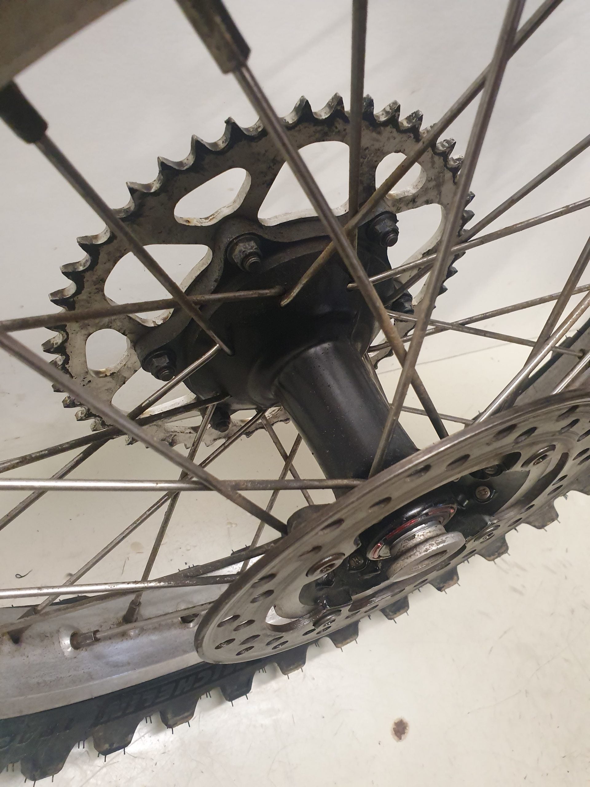 roue arriere pneu neuf honda 125 cr 1997
