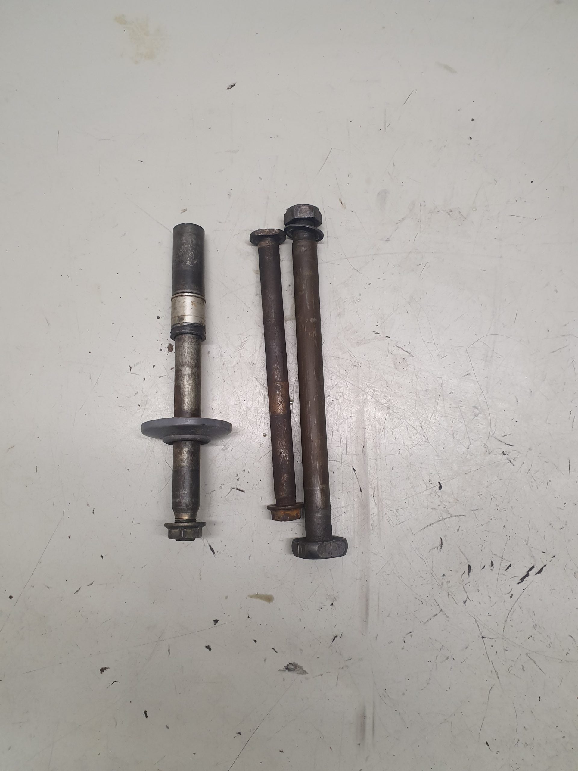 axe de roue et bras honda 125 cr 1997-1