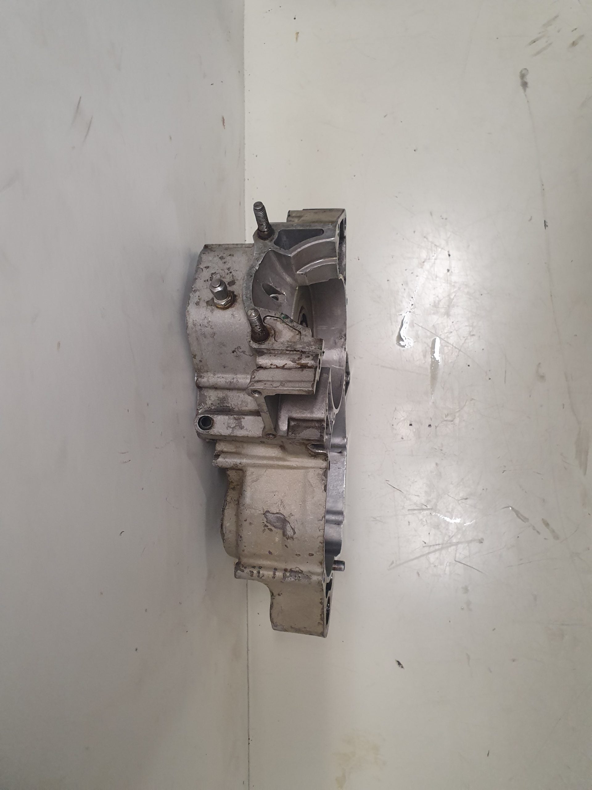 carter moteur gauche honda 125 cr 1997