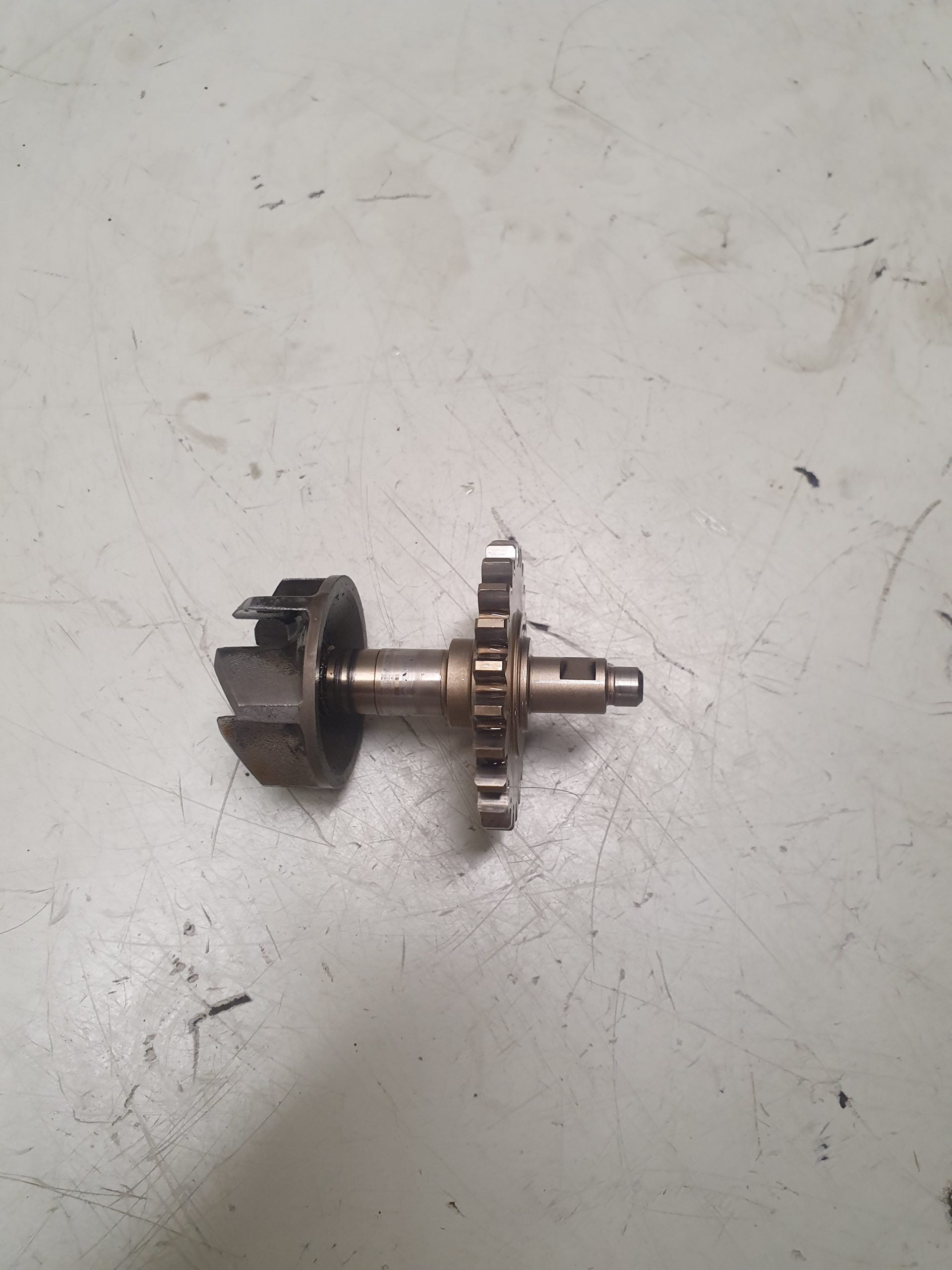axe pompe a eau honda 125 cr 1997