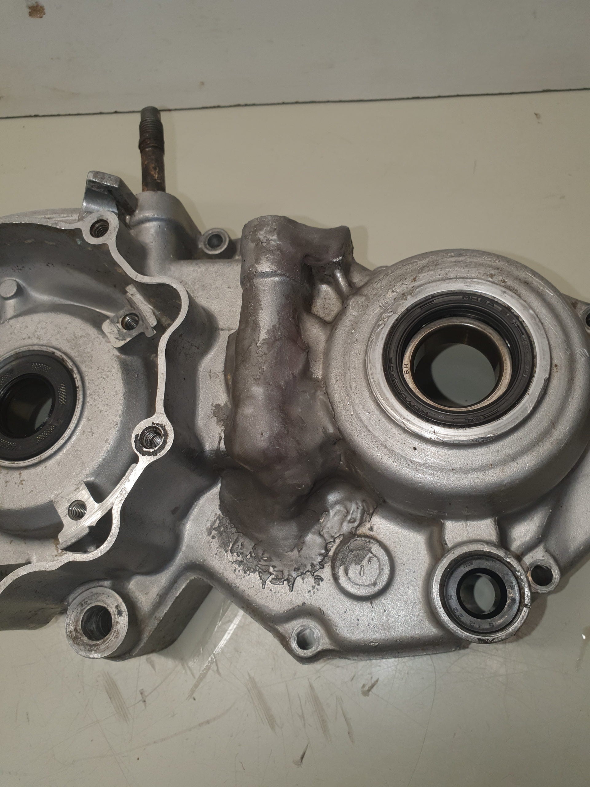 carter moteur gauche yamaha 250 yz 1998 en l'état-2