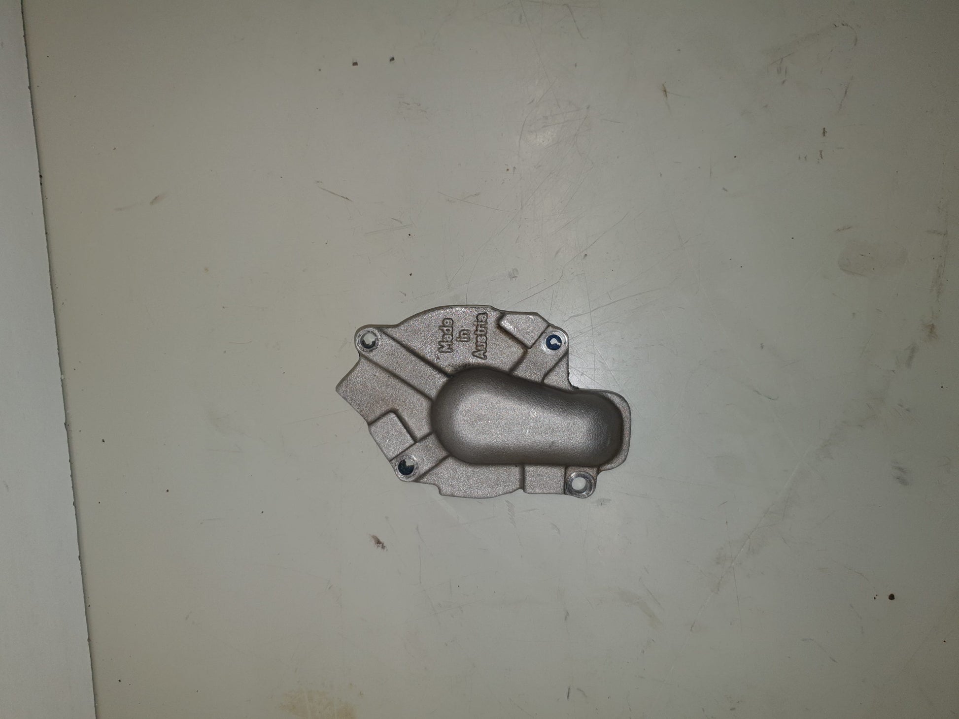 couvercle de pompe a eau beta 400 rr 2008-1