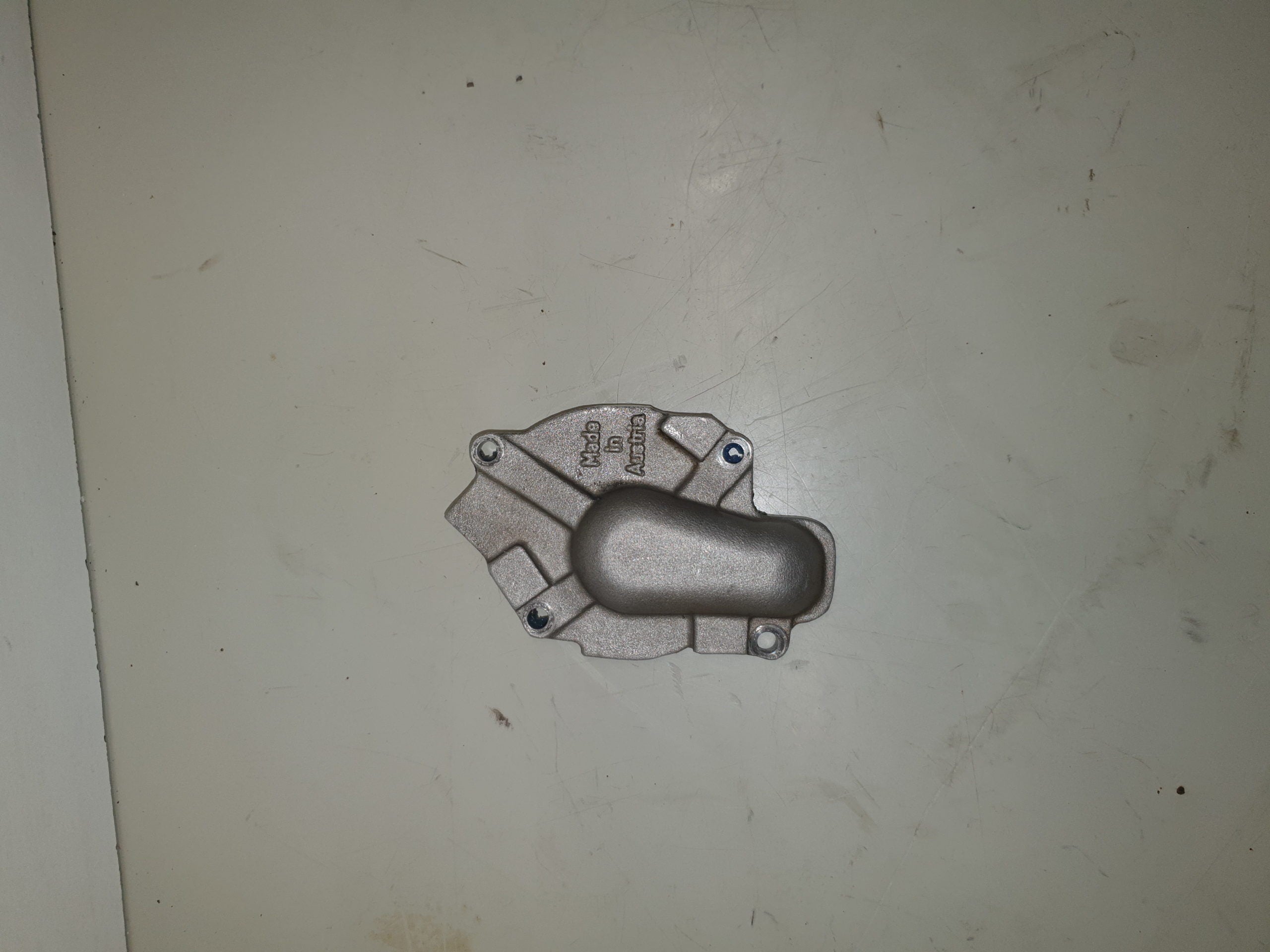 couvercle de pompe a eau beta 400 rr 2008