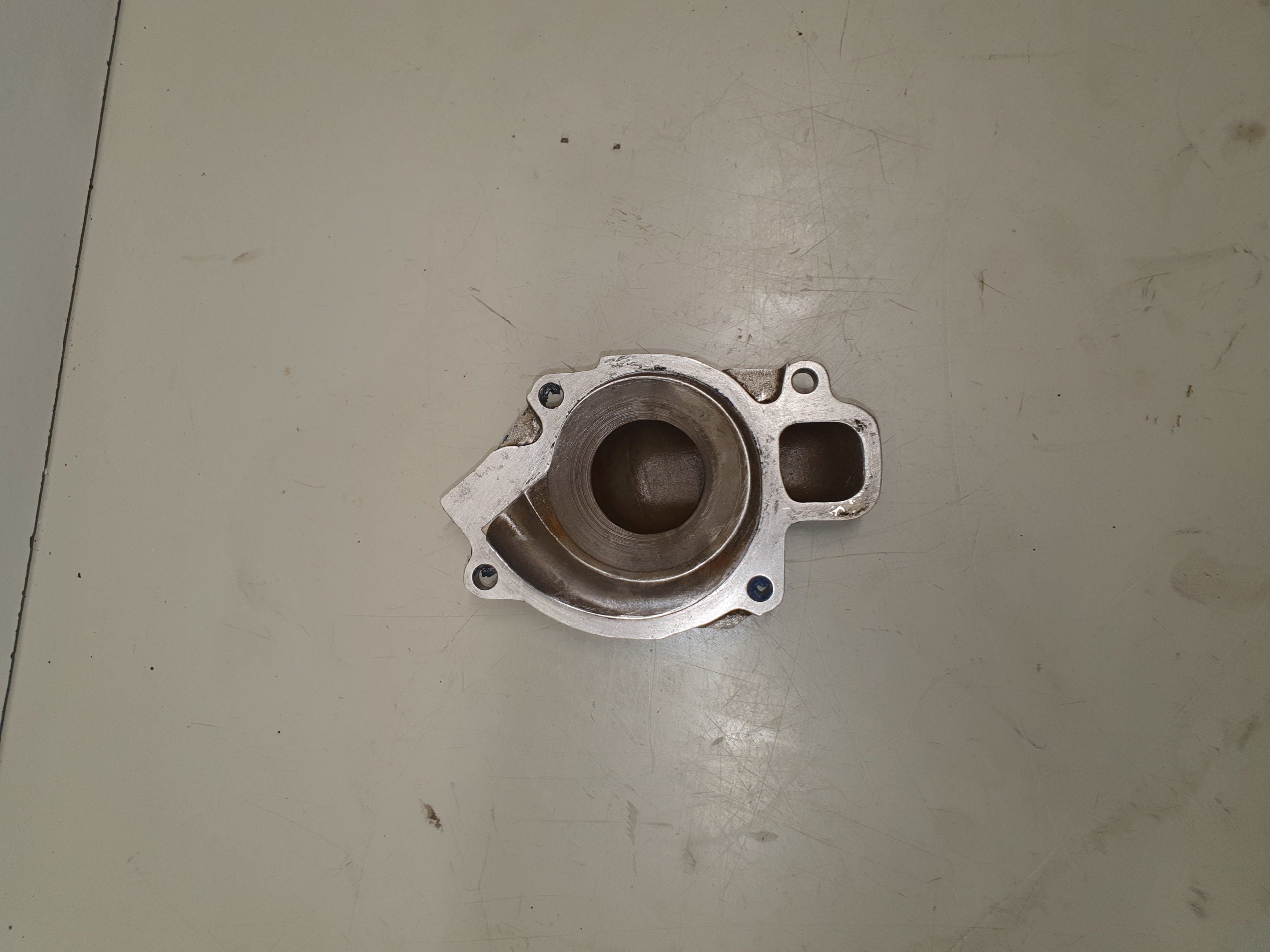couvercle de pompe a eau beta 400 rr 2008