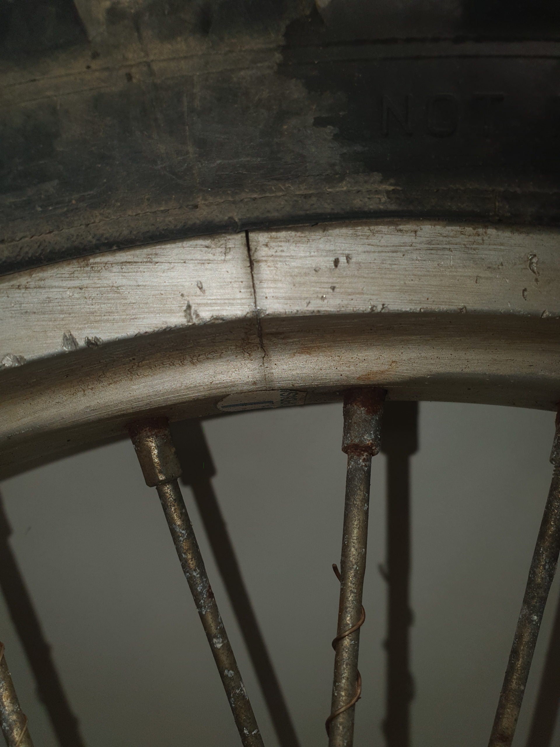 roue avant ktm 250 gs 1988 cerclage fissurer-4