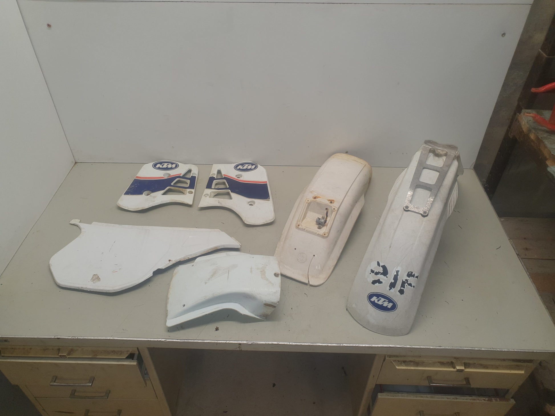 plastique en état ktm 250 gs 1988-1