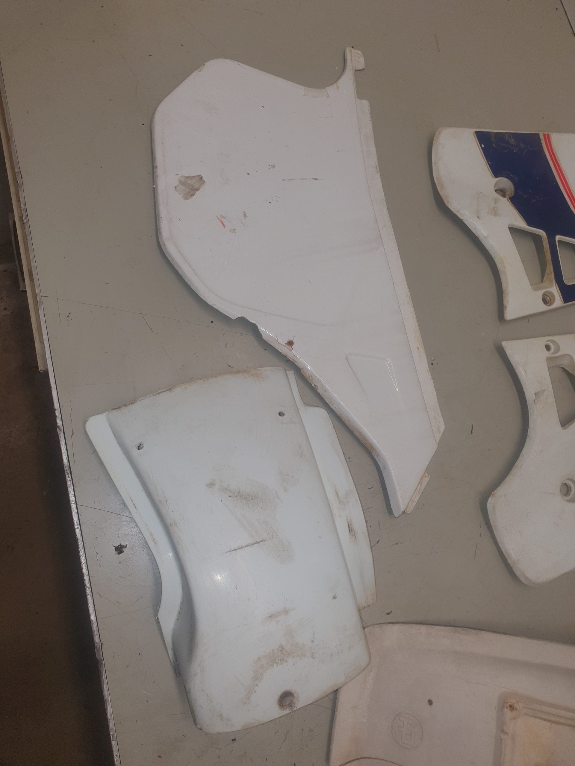 plastique en état ktm 250 gs 1988-4