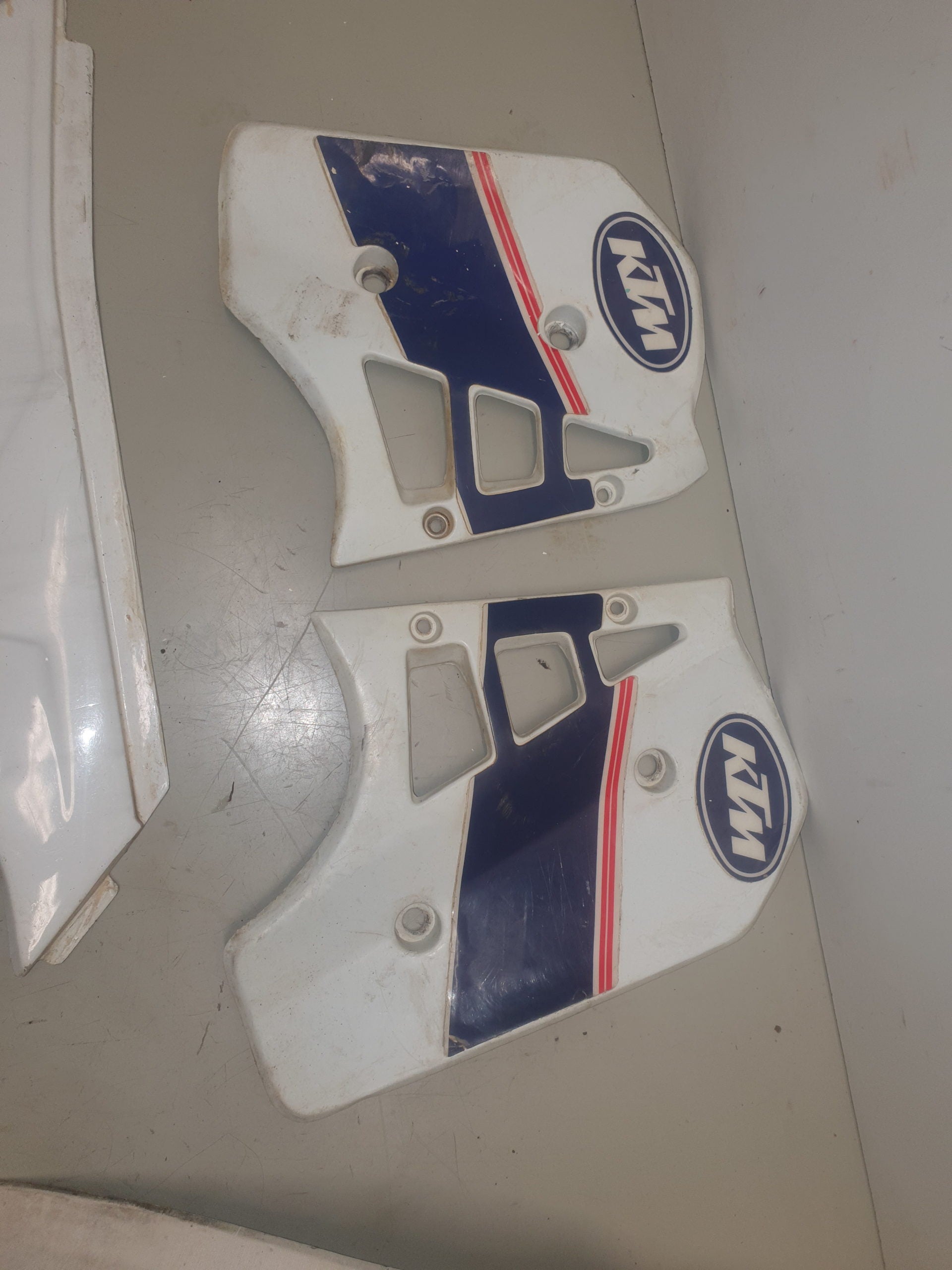 plastique en état ktm 250 gs 1988-5