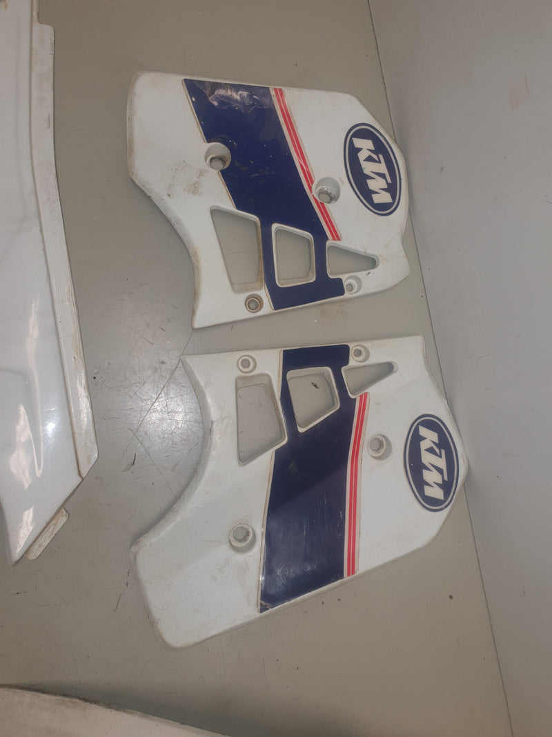 plastique en état ktm 250 gs 1988-5