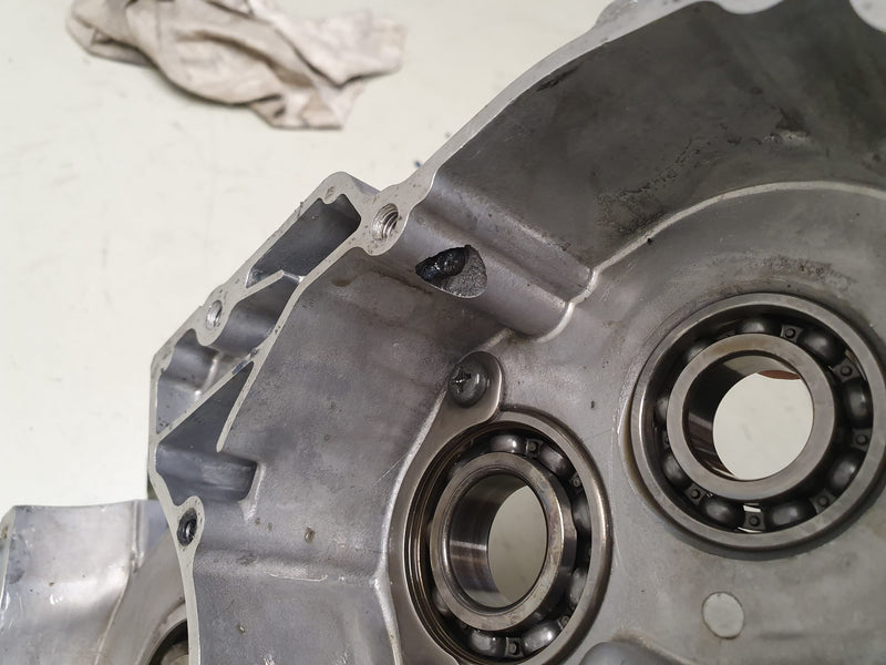 carter moteur droit en l'état yamaha 250 yz 2004-6