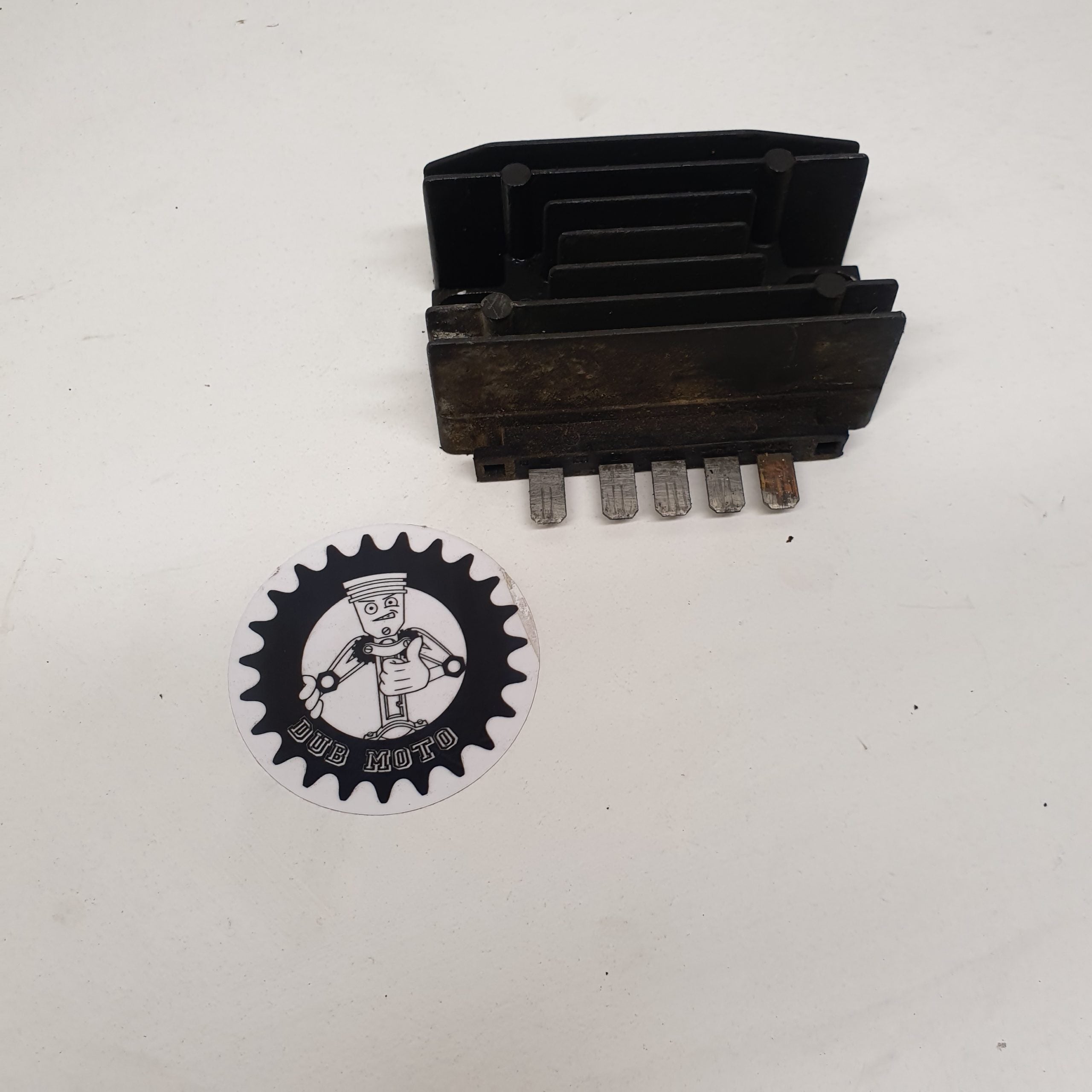 regulateur suzuki 600 dr