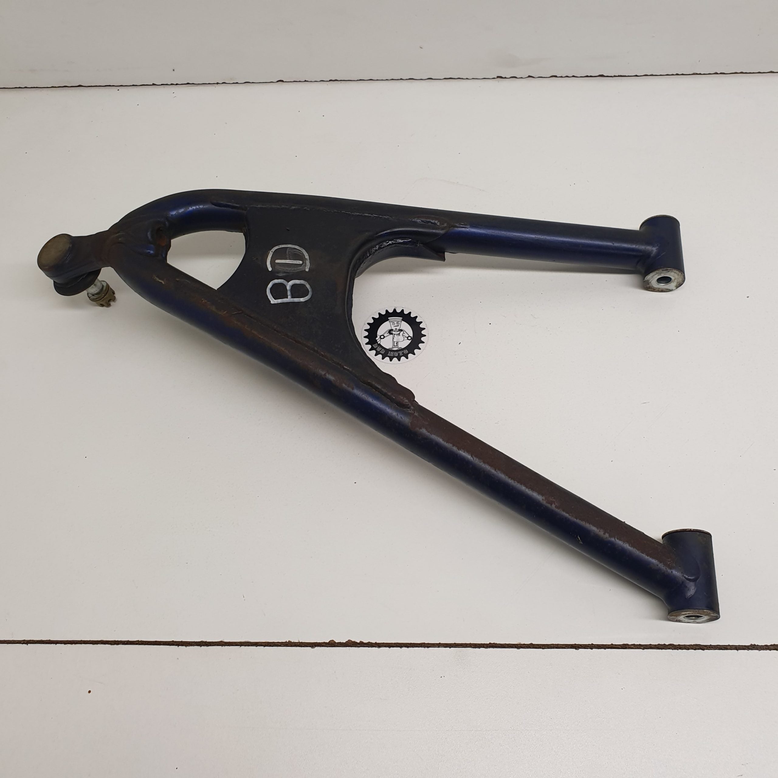 triangle inférieur droit suzuki 450 ltr