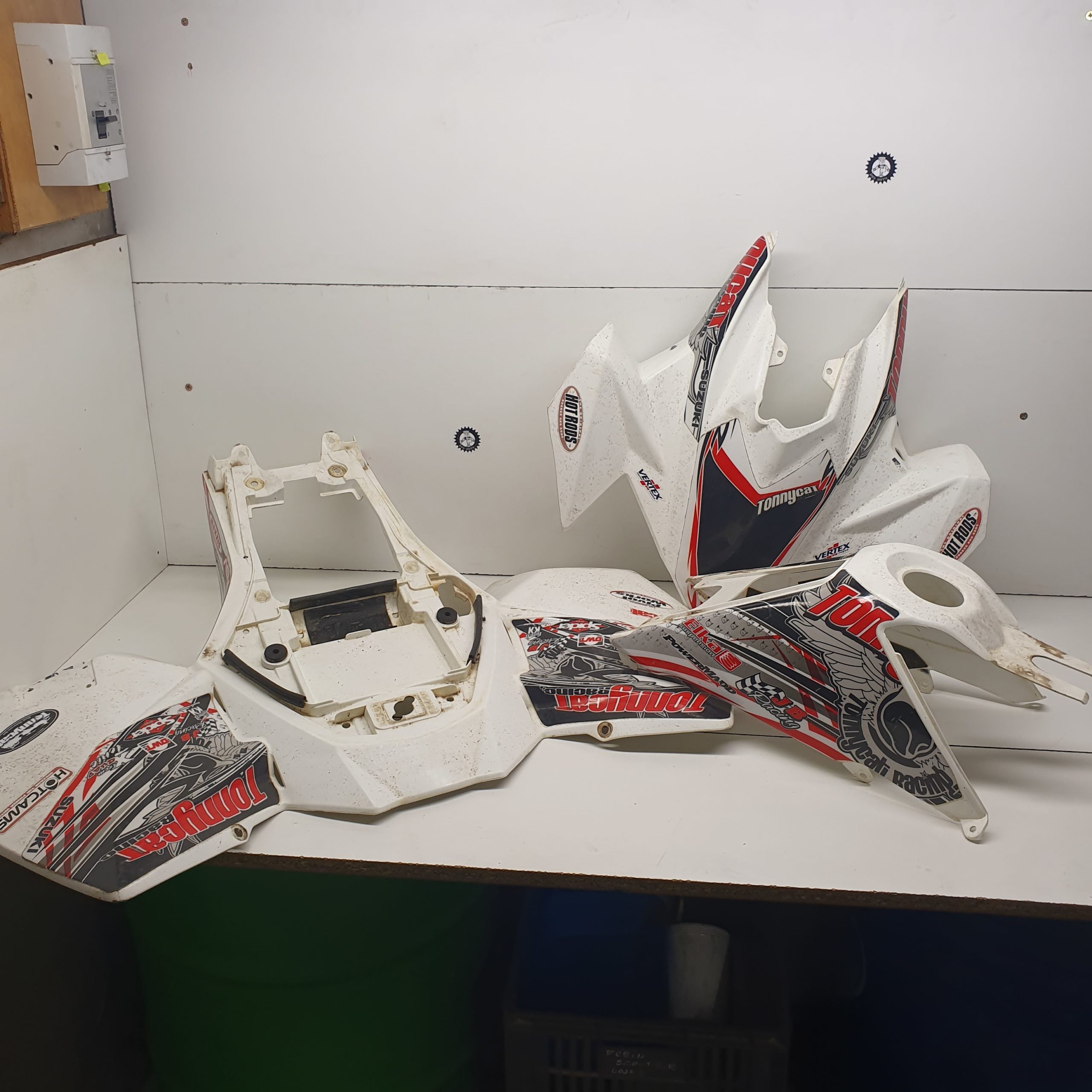 kit plastique suzuki 450 ltr