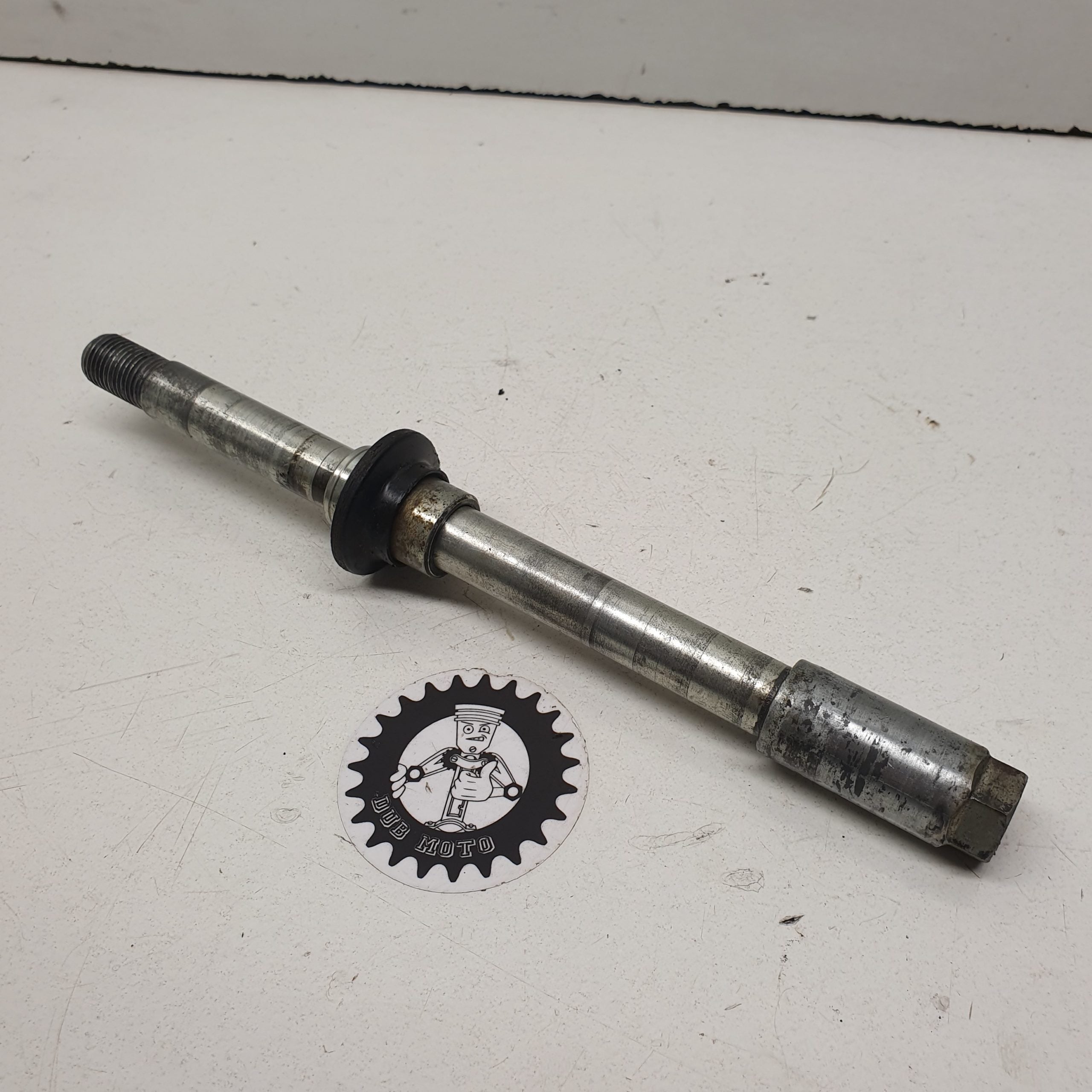 axe roue avant yamaha 125 yz 43M 1984