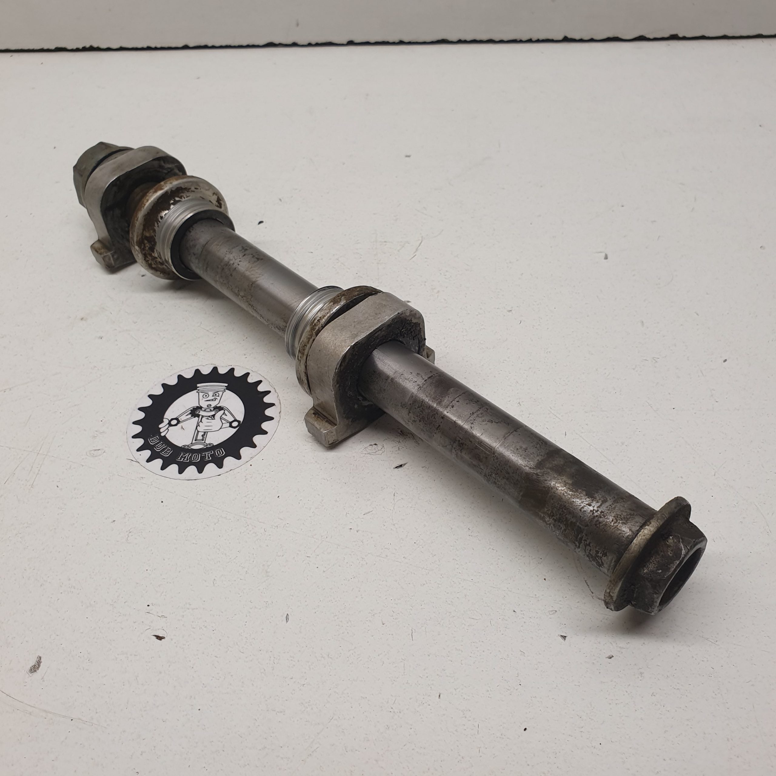 axe roue arrière honda 125 cr 1992