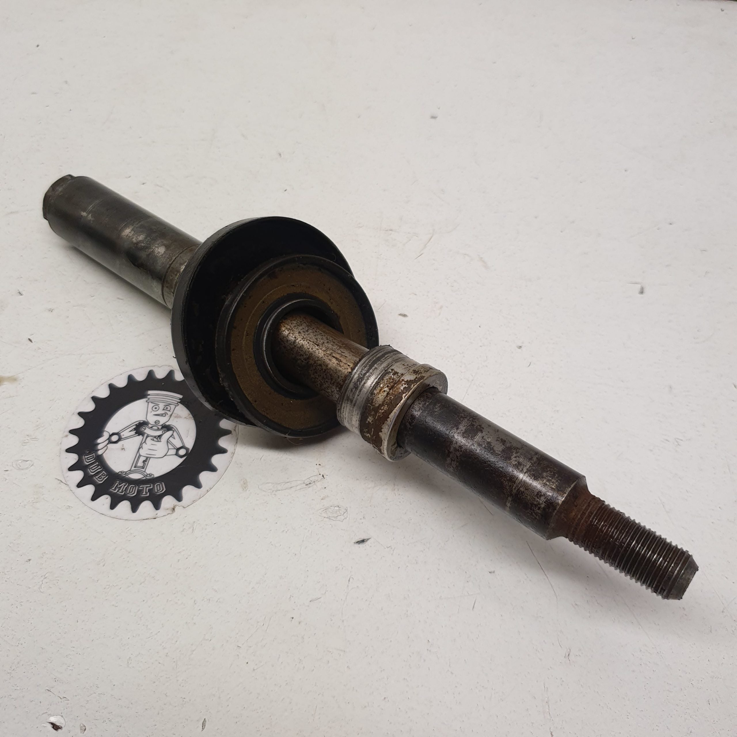 axe roue avant honda 125 cr 1985