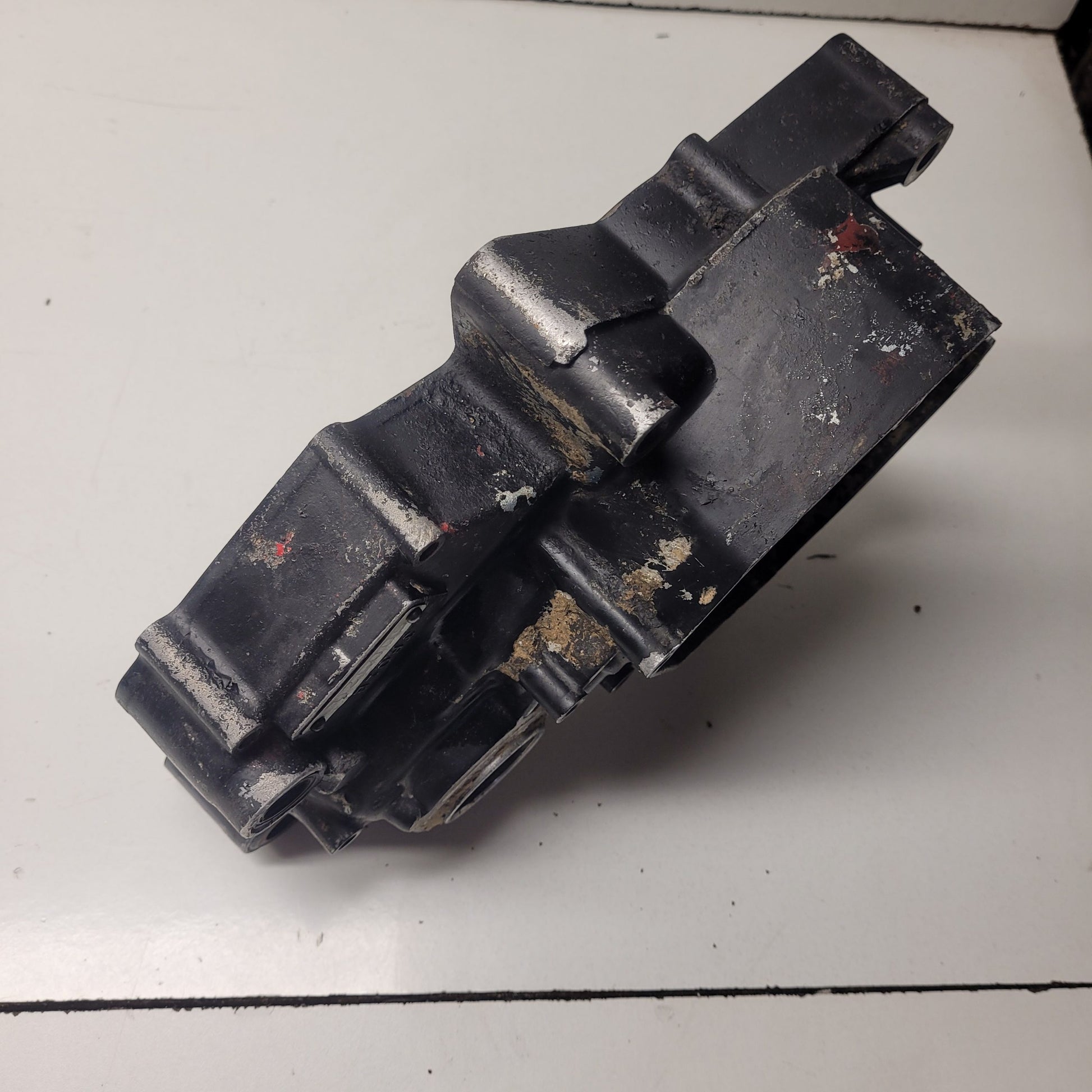carter moteur gauche honda 125 cr 1989-3