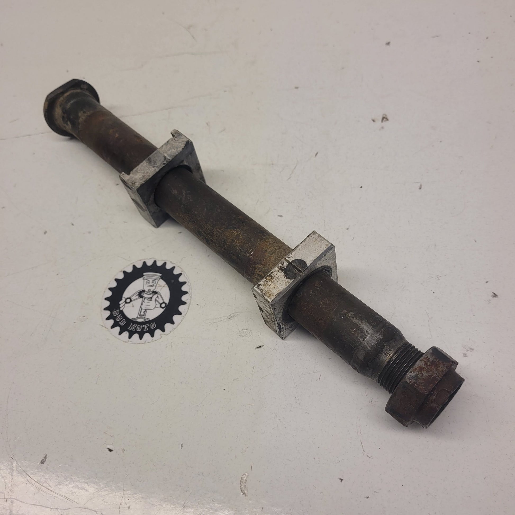 axe de roue arrière honda 250 cr 2000-1