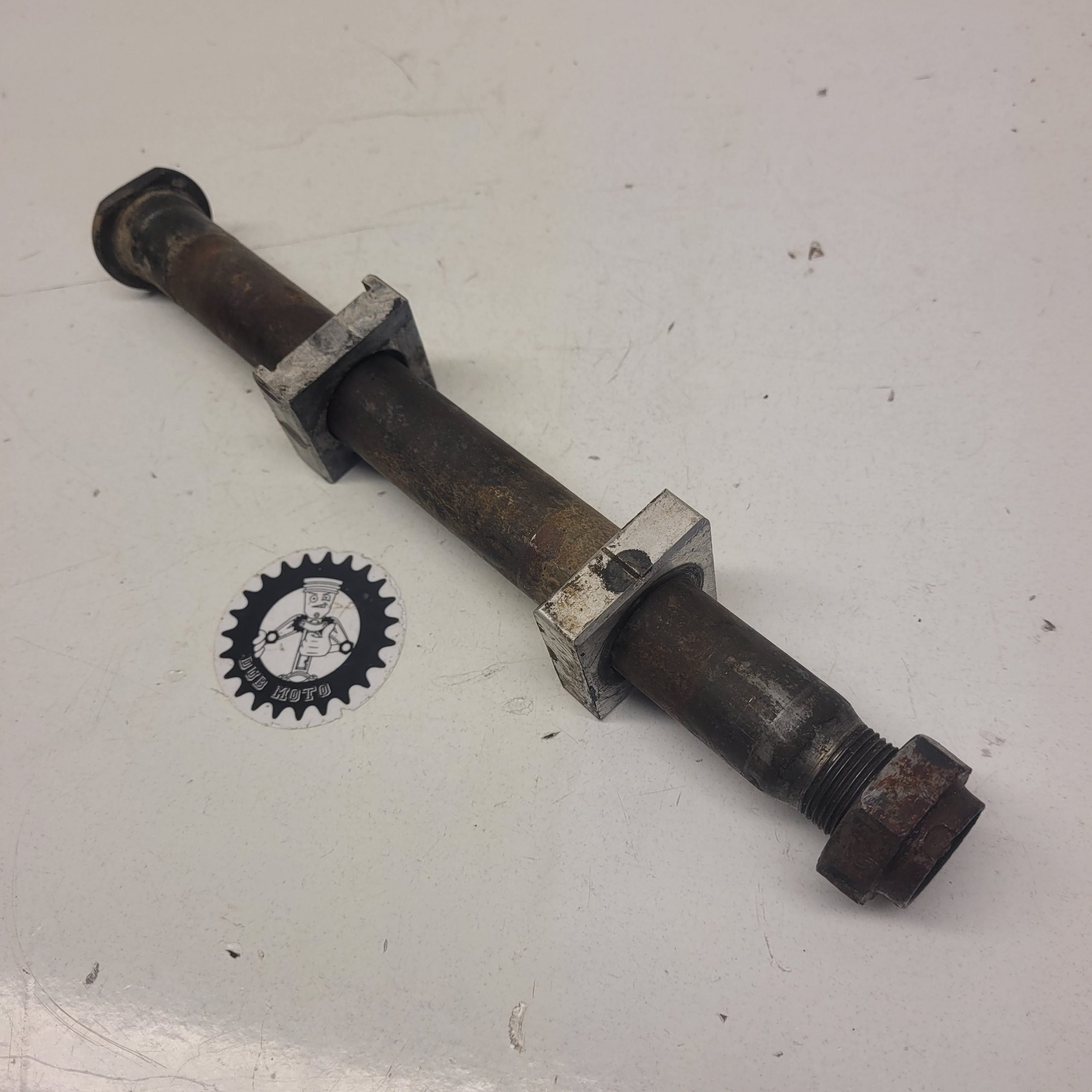 axe de roue arrière honda 250 cr 2000