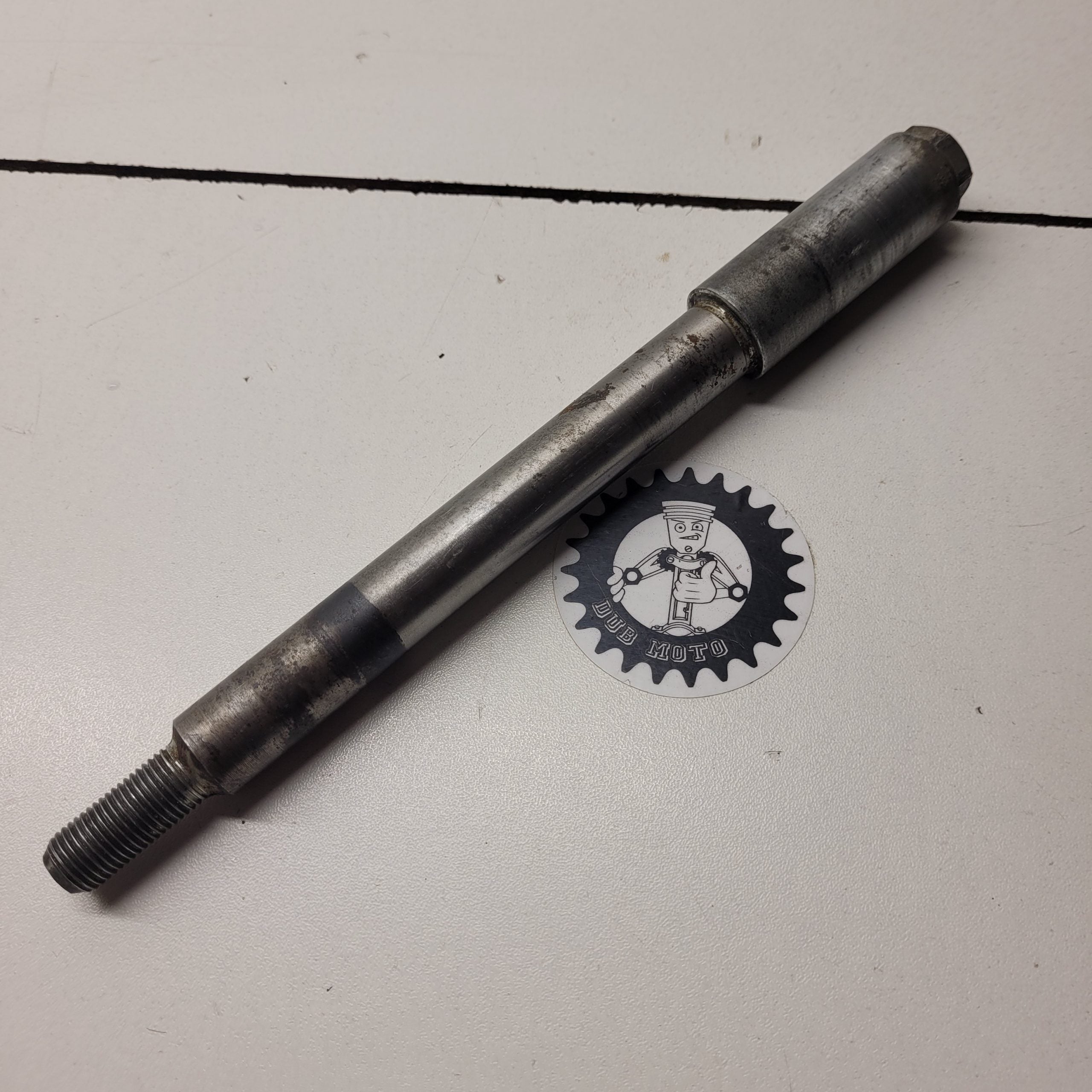 axe roue avant honda 250 cr 1984
