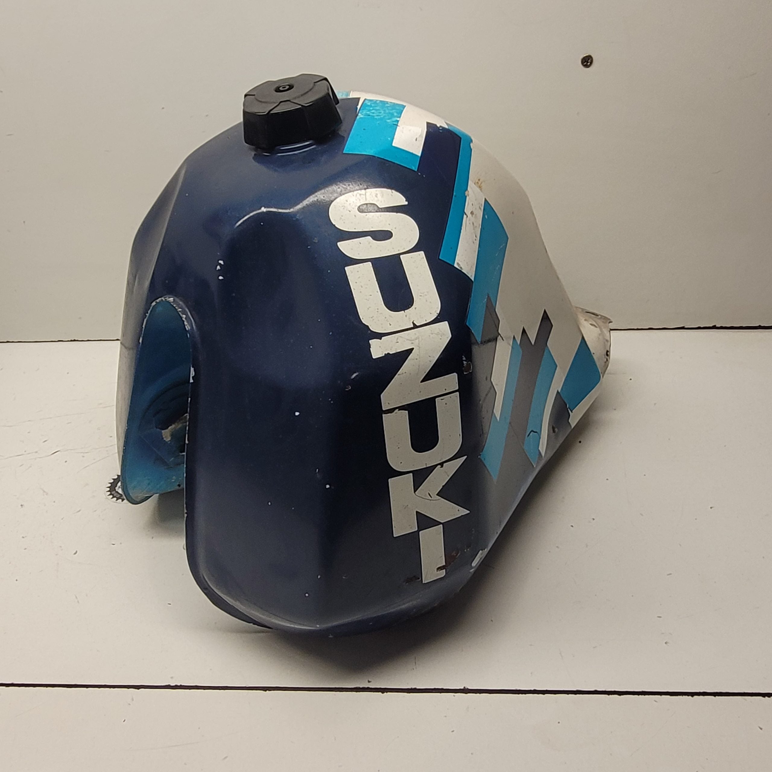 réservoir suzuki 600 dr 1989