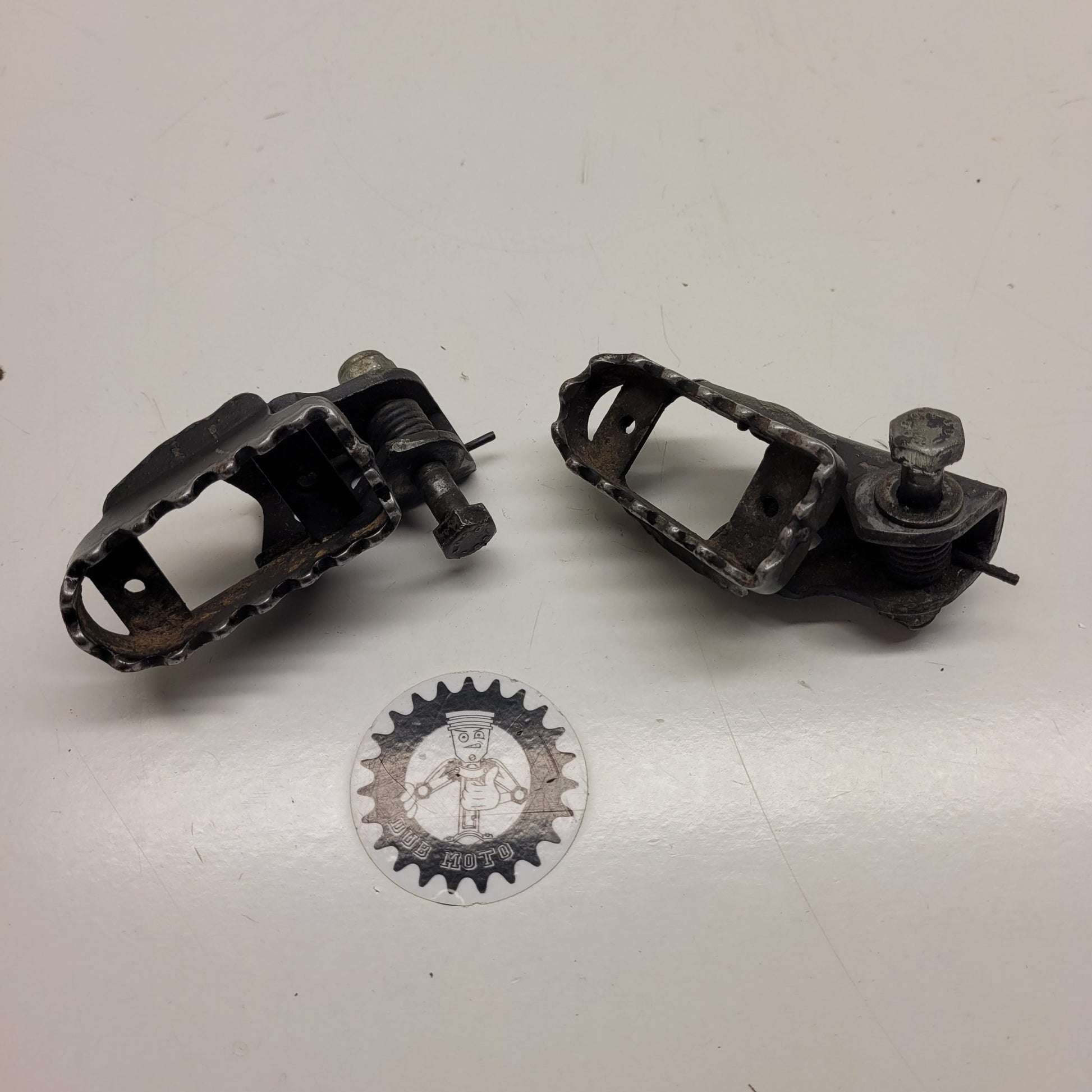 cales pieds aprilia 240 txr-1