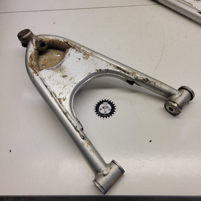 triangle inférieur gauche suzuki 400 ltz-2
