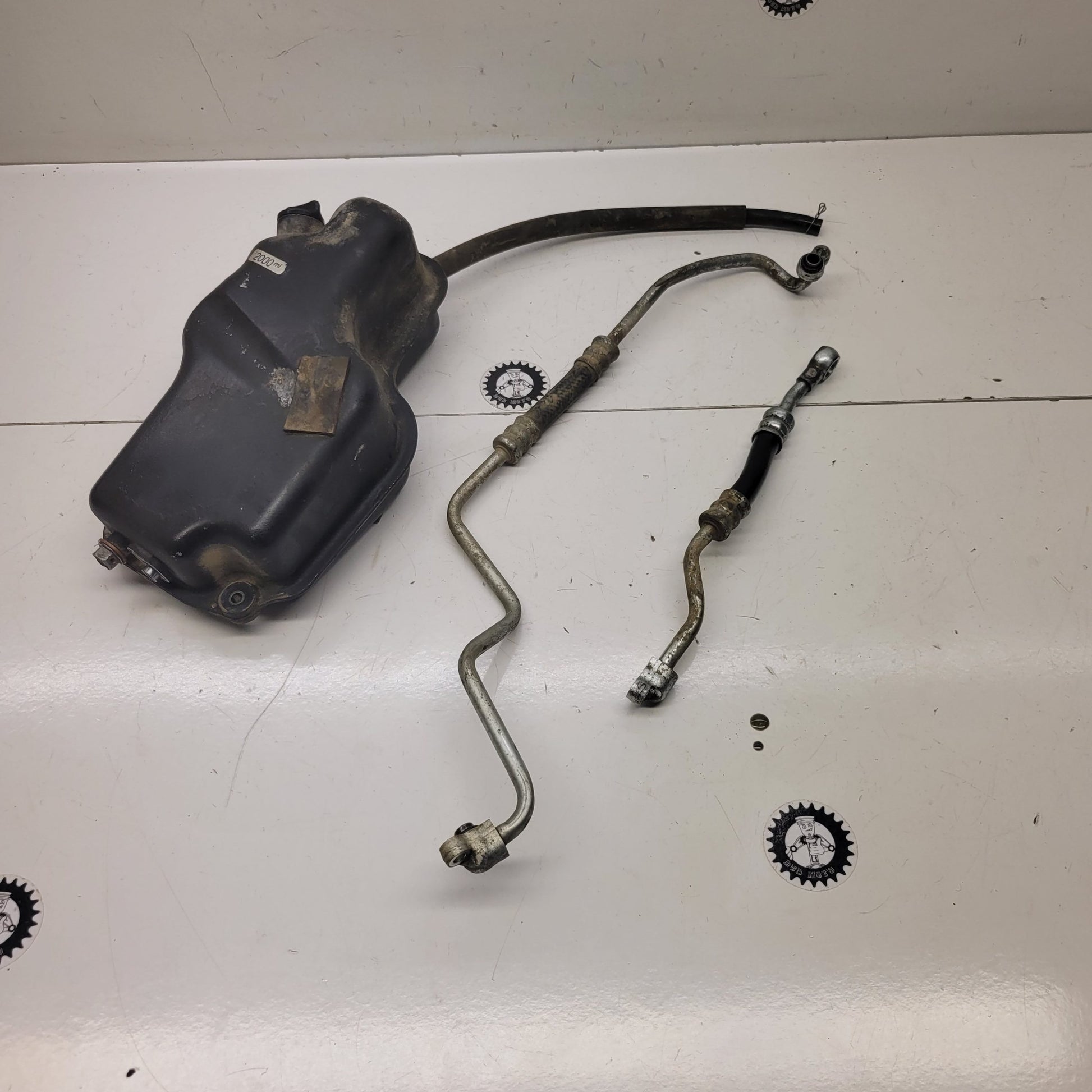 réservoir d'huile suzuki 400 ltz carbu-1