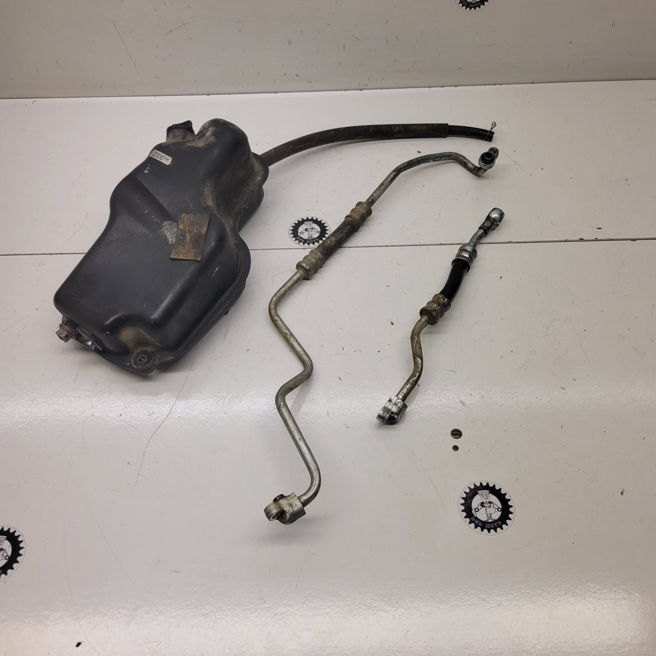 réservoir d'huile suzuki 400 ltz carbu