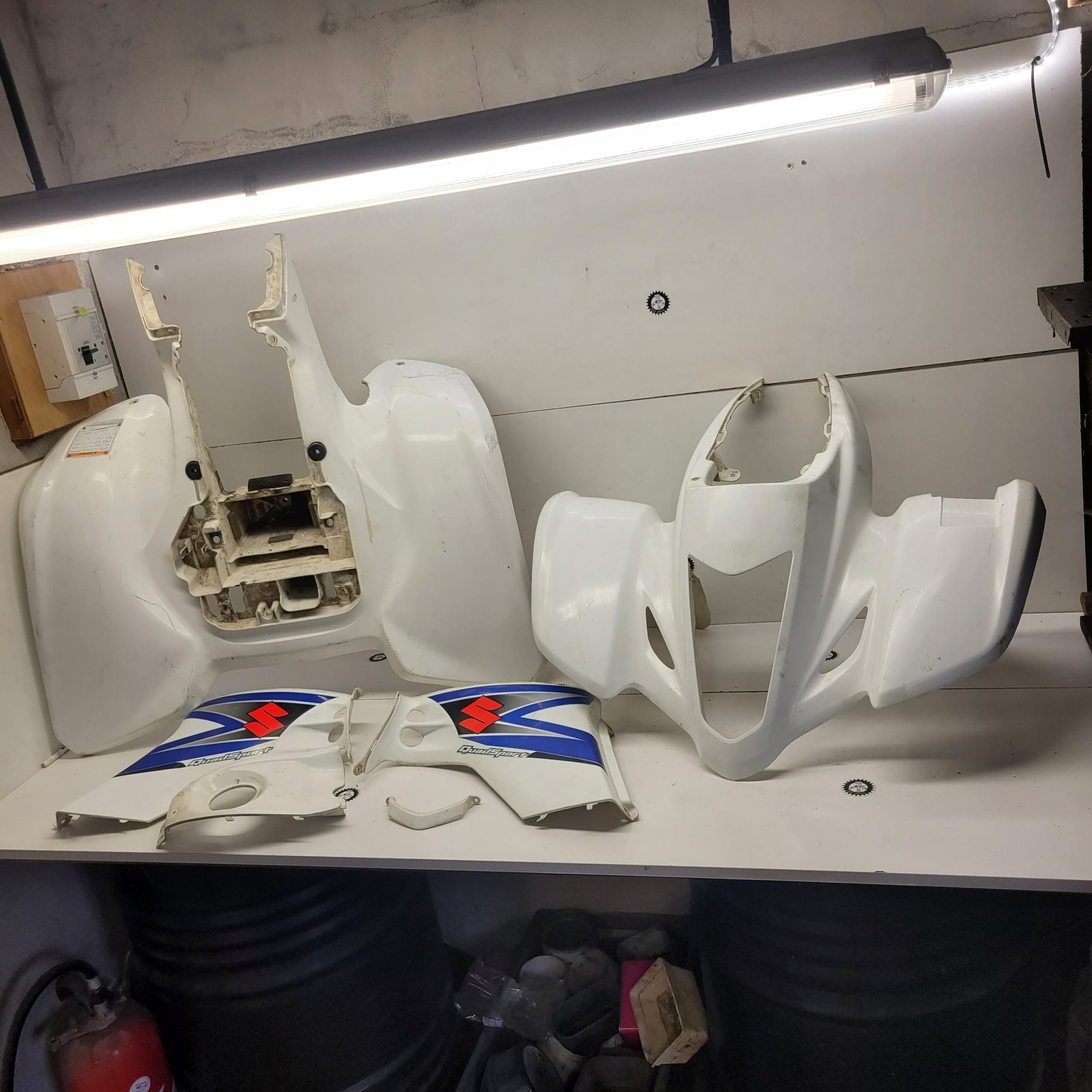 plastiques suzuki 400 ltz