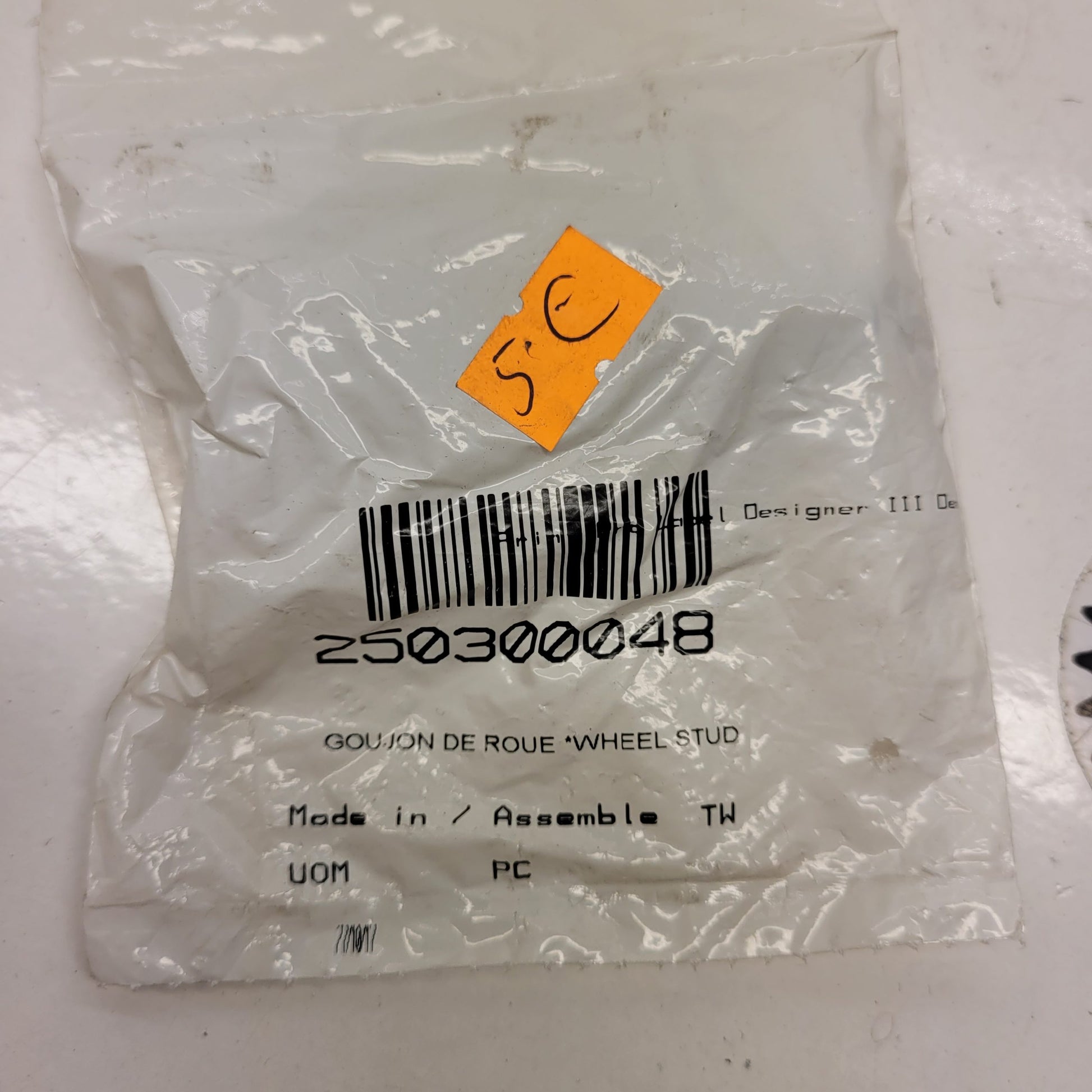 250300048 can am-2